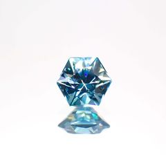 ◇ヘキサゴンカット◇ブルージルコン(宝石名ジルコン)カンボジア産 0.78ct 識別済[220113995]4.9x4.8mm前後