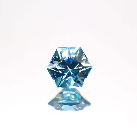 ◇ヘキサゴンカット◇ブルージルコン(宝石名ジルコン)カンボジア産 0.78ct 識別済[220113995]4.9x4.8mm前後