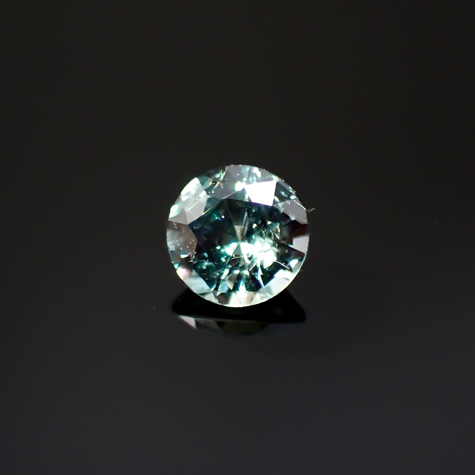 アレキサンドライト(宝石名アレキサンドライト)ブラジル産/EmeraldMains社製 0.147ct ソ付(彩珠)[220516024]3.2x3.1mm前後