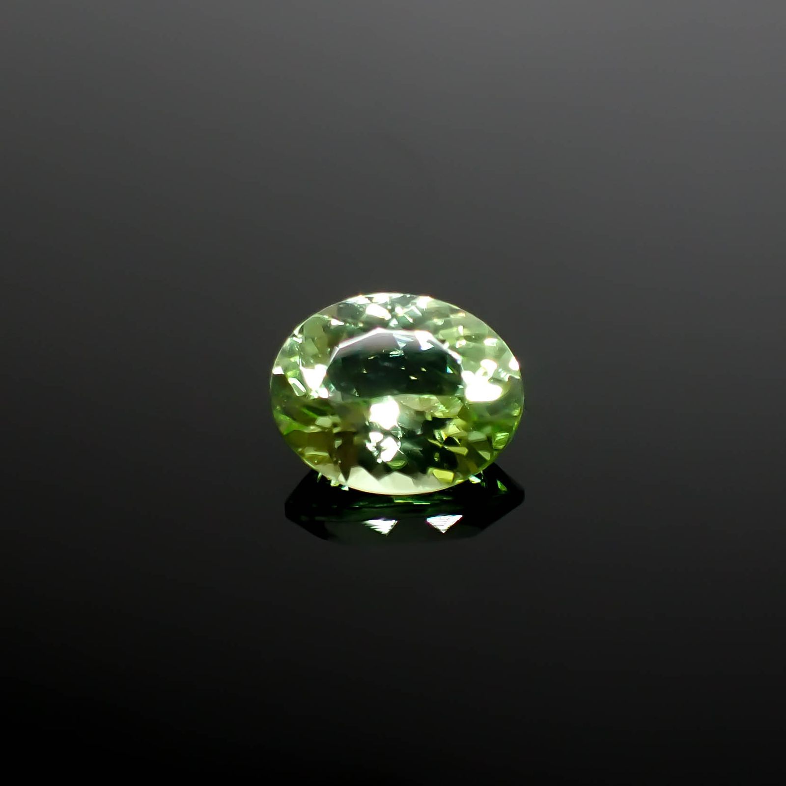 ペリドット(宝石名ペリドット)パキスタン/ノルウェー産 2.94ct 識別済[240728519]10x8.1mm前後