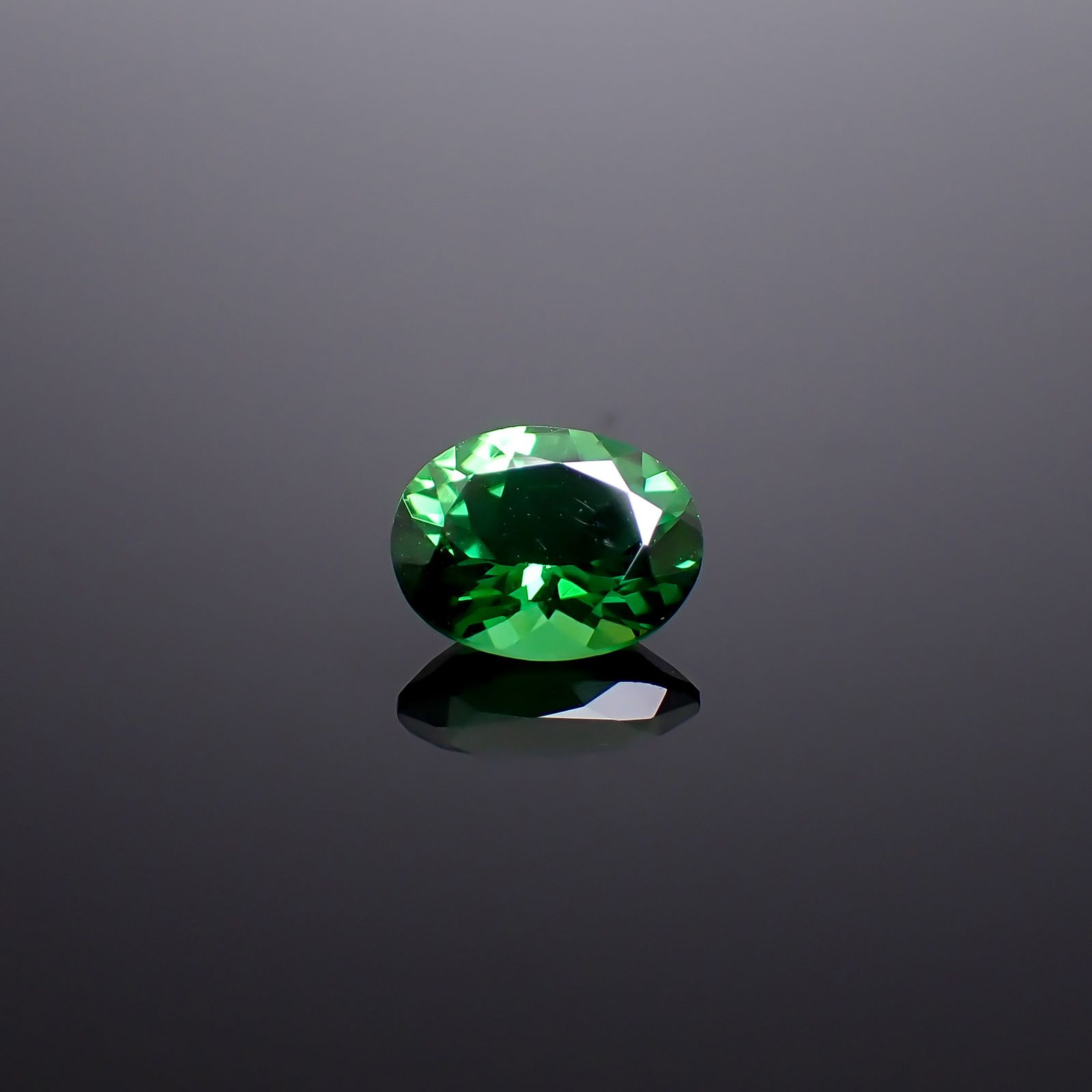 クロムトルマリン(宝石名クロム・トルマリン)タンザニア産 ソ付(彩珠) 1.433ct / 8.5x6.5mm前後 [260932607]