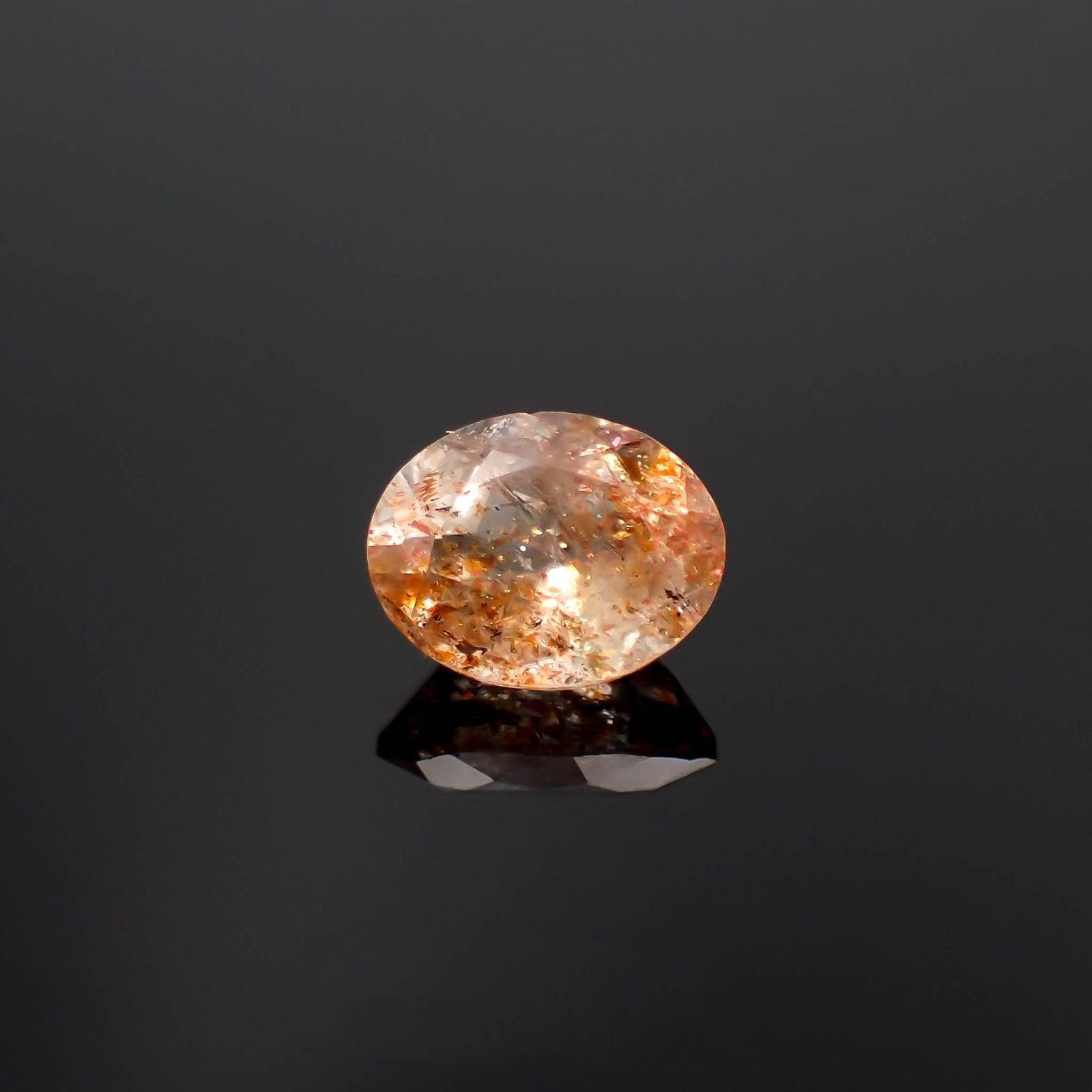 イリュージョンサンストーン タンザニア産 1.85ct / 9x7.2mm前後 [230120118]