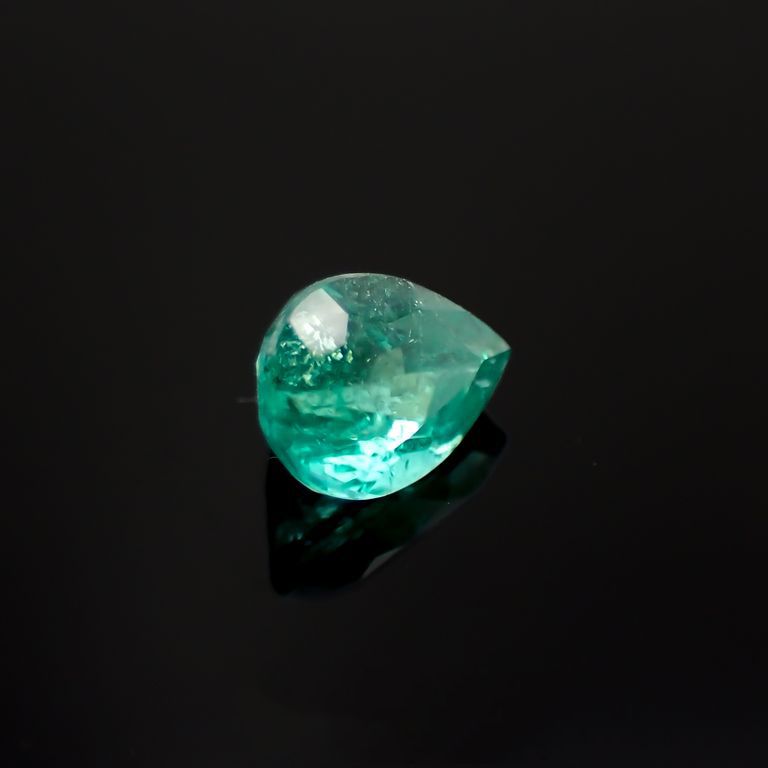 パライバトルマリン(宝石名トルマリン/別名パライバ・トルマリン)ブラジル・キントス鉱山産 0.412ct ソ付(宝貴協)[221018730]5.4x4mm前後
