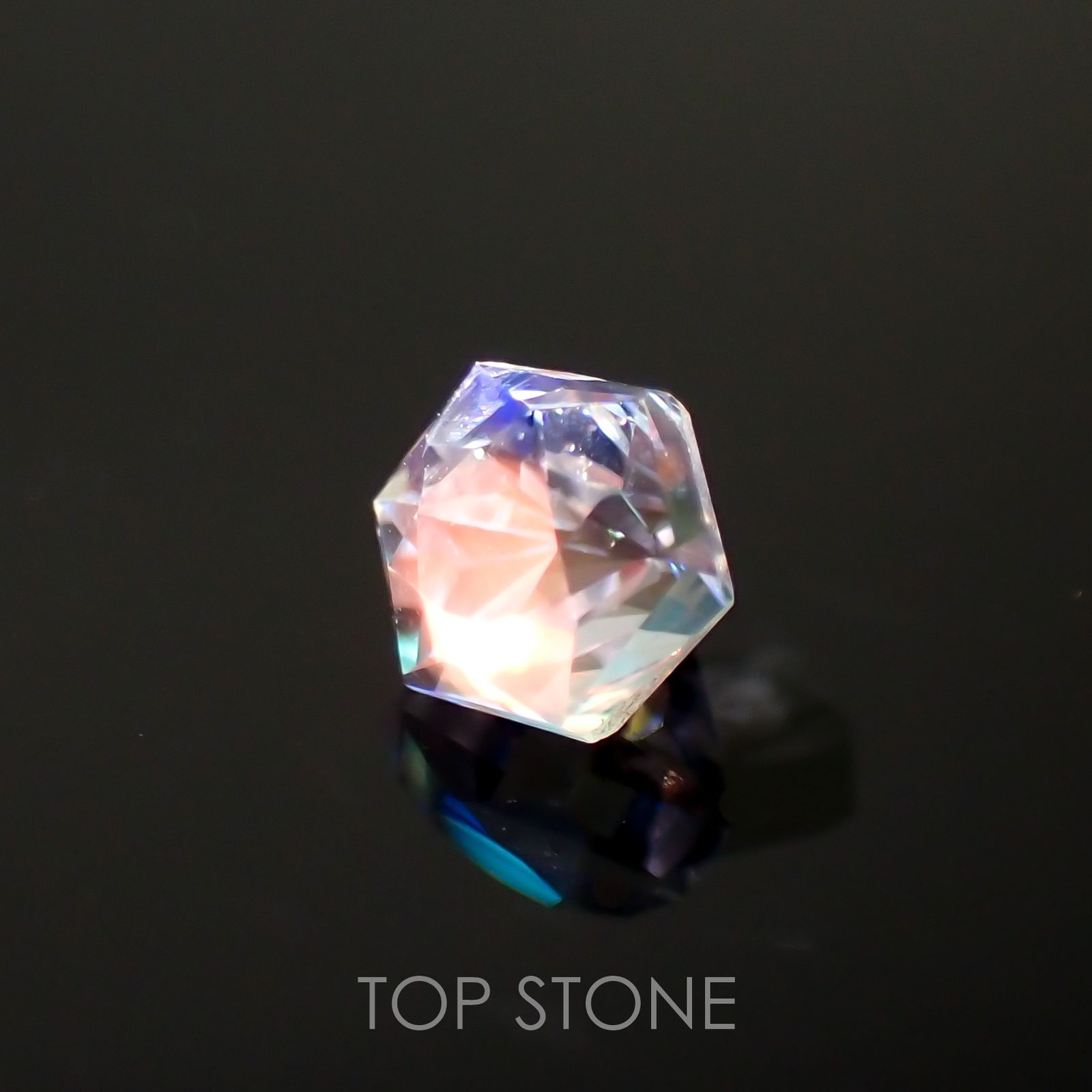 ◇ヘキサゴンカット◇レインボームーンストーン(宝石名ラブラドライト)マダガスカル産 0.39ct 識別済[211113733]4.1x4mm前後