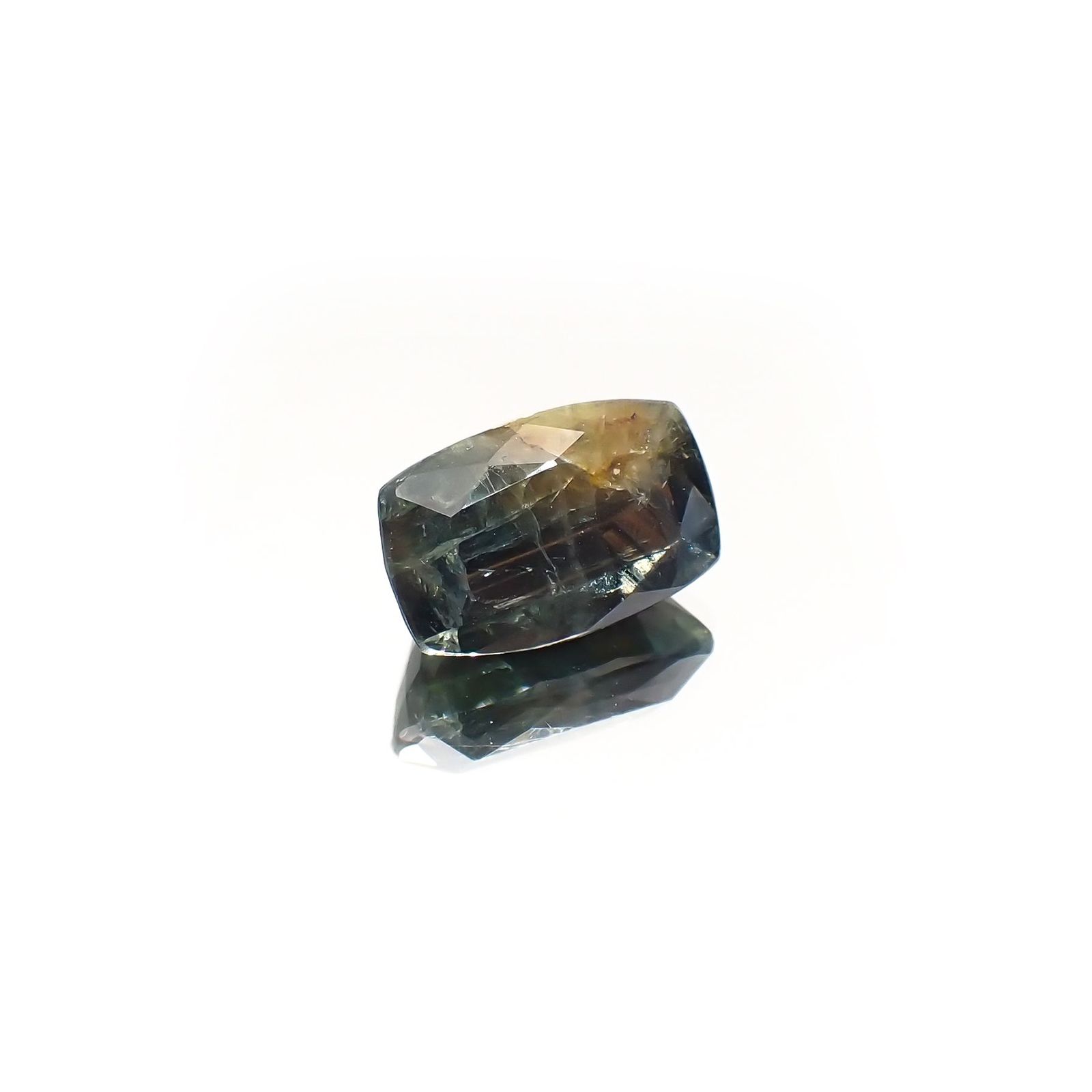ゴールドシーンサファイア非加熱 ケニア産 9.97ct / 14.2x9.1mm前後 [230321339]