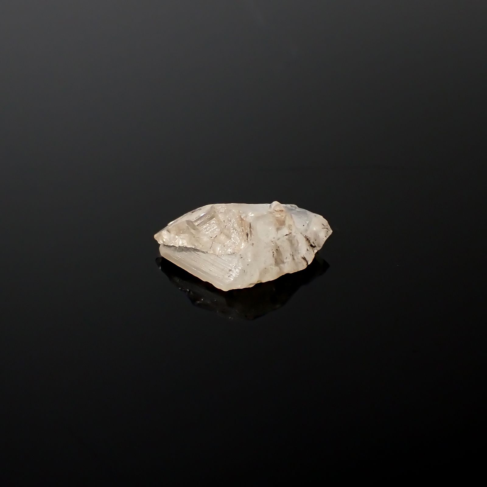 フェナカイト 原石 ウクライナ産 6.57ct[240326814]16.8x13.4mm前後