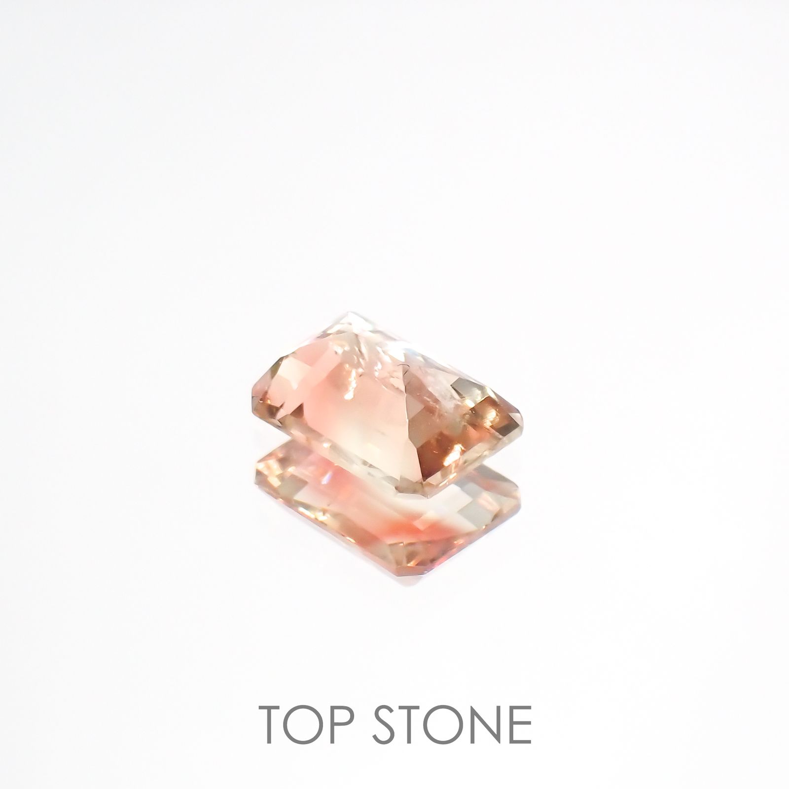 バイカラーアンデシン(宝石名アンデシン)チベット産 1.19ct 識別済[220115269]7.8x5.9mm前後