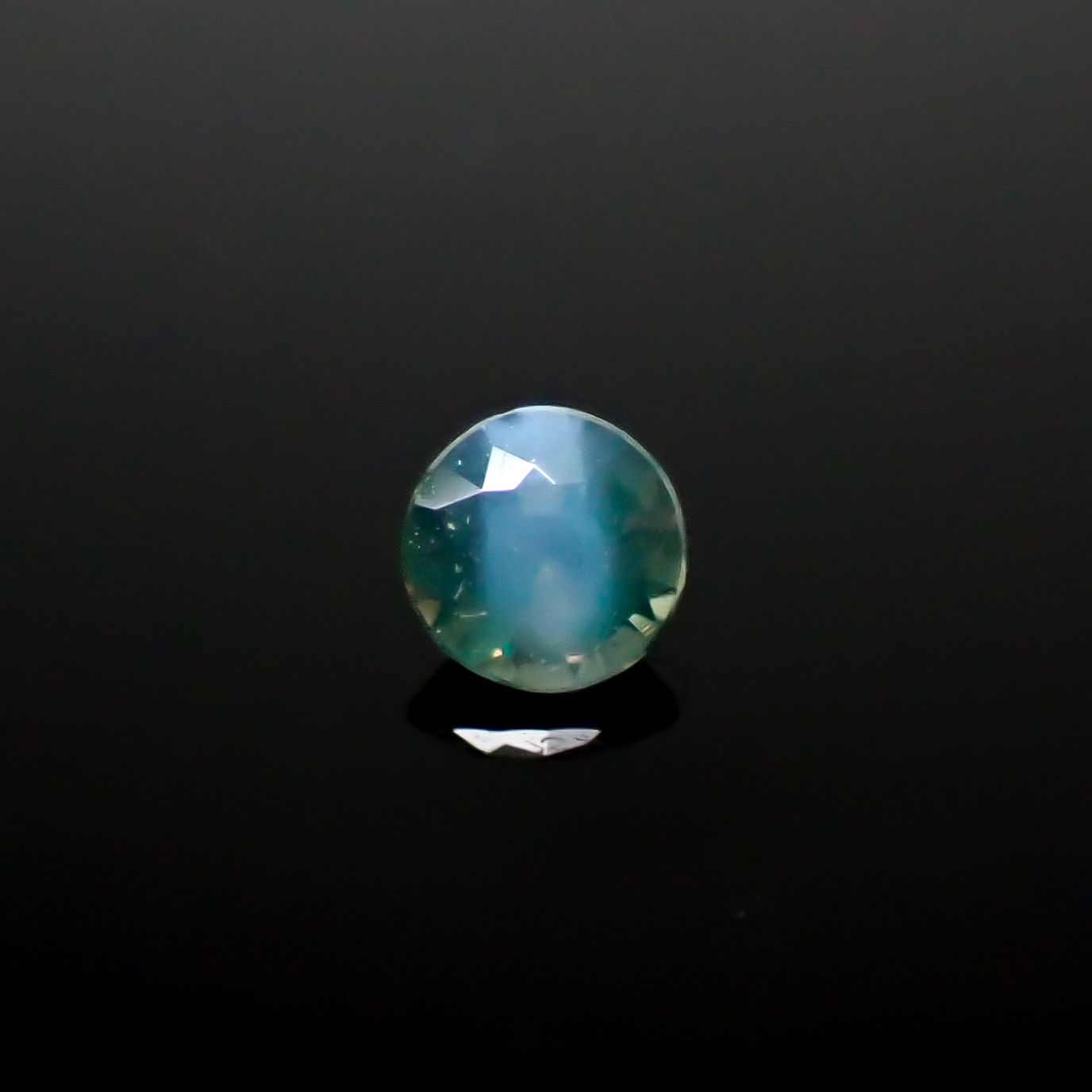 アレキサンドライトキャッツアイ ブラジル・ミナスジェライス州ヘマチタ鉱山産 0.083ct[240929042]2.5x2.5mm前後