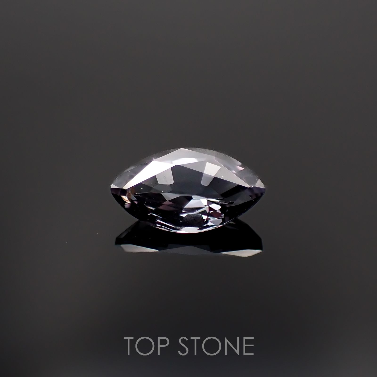 カラーチェンジガーネット アレキタイプ(宝石名ガーネット)マダガスカル・ベキリー産 0.73ct 識別済[221219612]7.8x4.4mm前後
