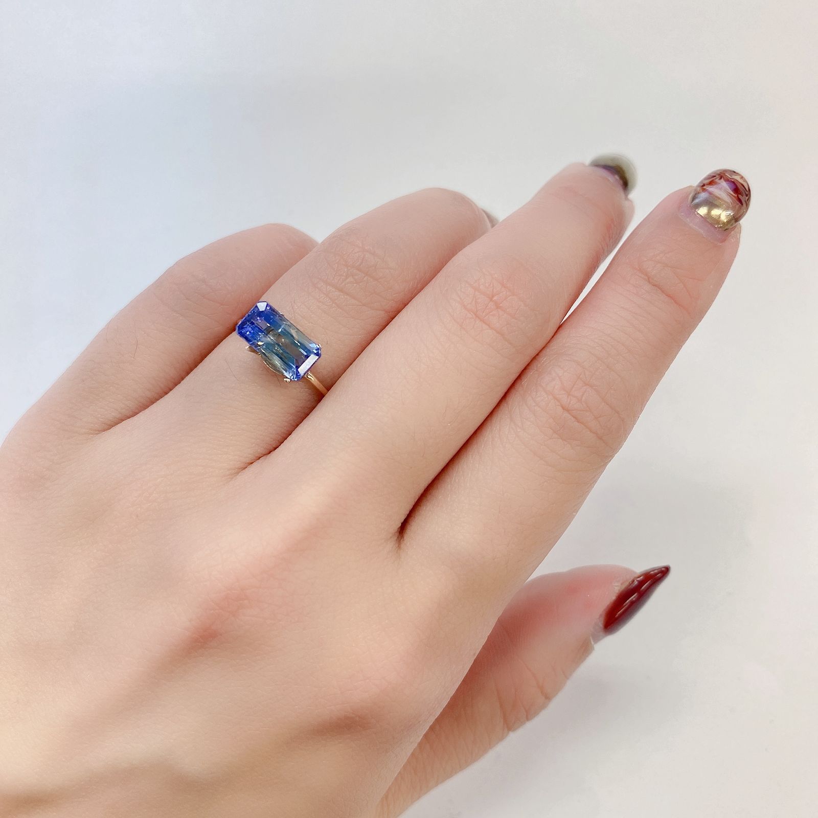 パーティカラータンザナイト(宝石名パーティカラード・ゾイサイト) タンザニア産 2.022ct ソ付(彩珠)[210711661]10×5.3mm前後