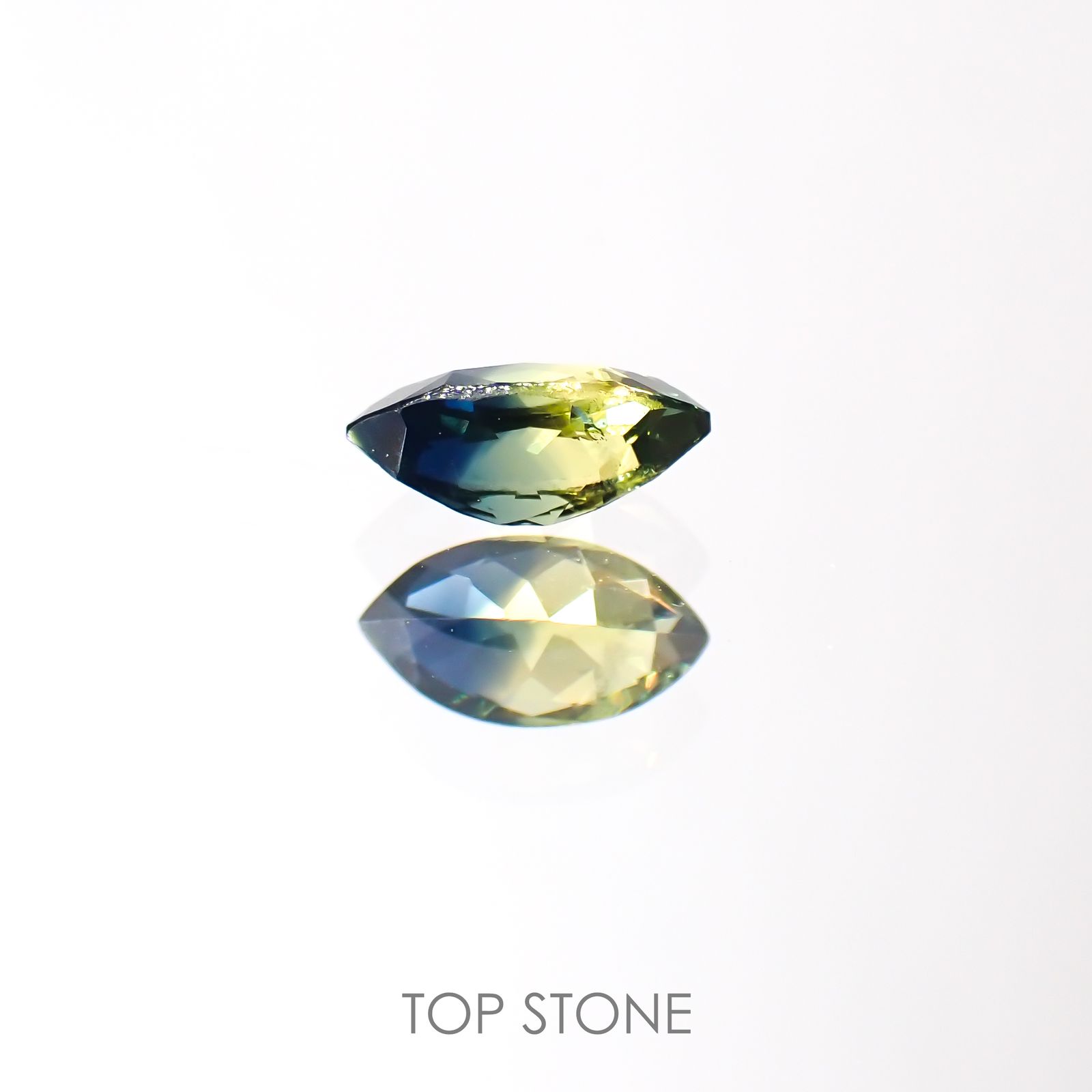 バイカラーサファイア(宝石名バイカラー・サファイア)タンザニア産 0.38ct 識別済[220113890]6.1x3.1mm前後