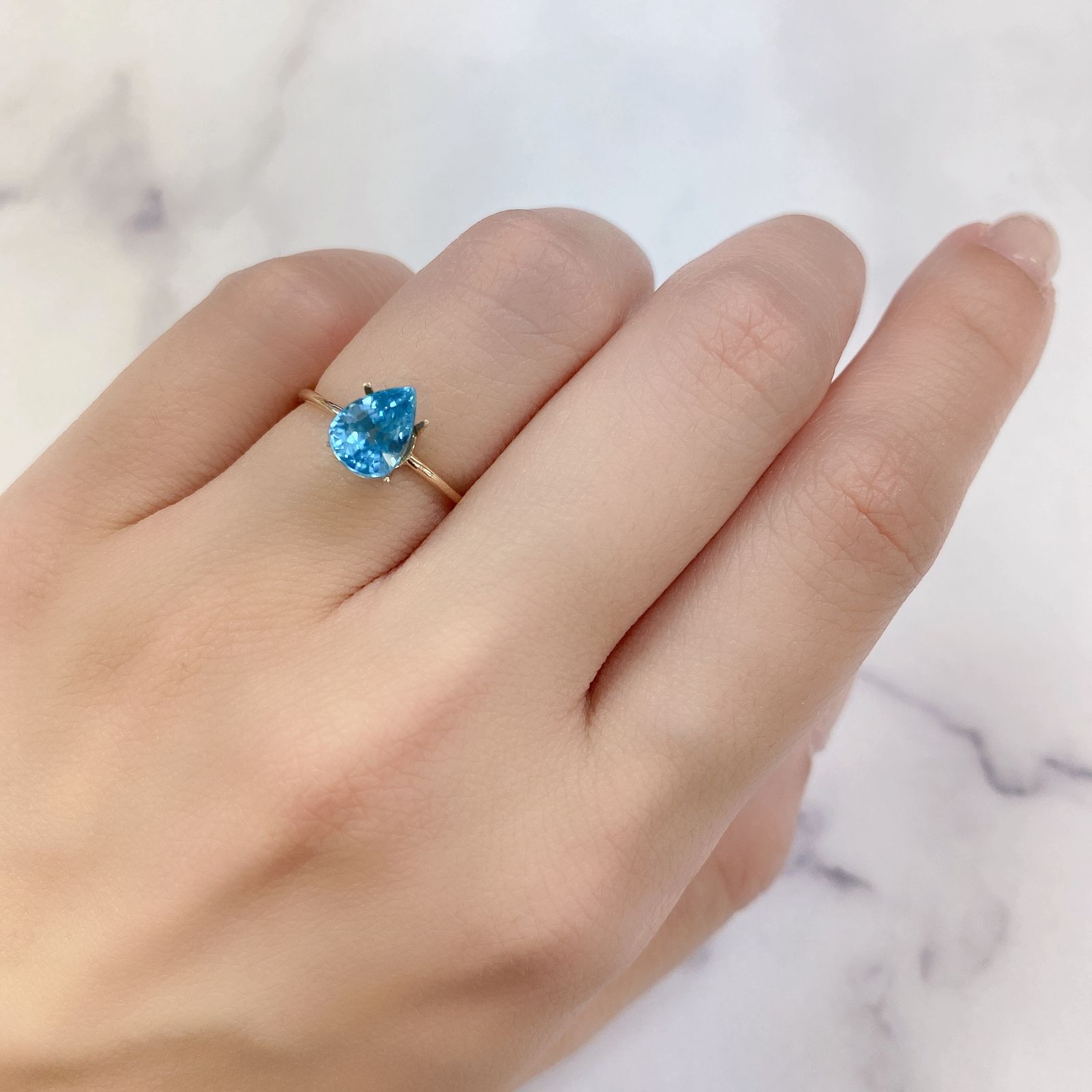 ブルージルコン(宝石名ジルコン) カンボジア産 2.27ct 識別済[20117919]7.9×5.9mm前後
