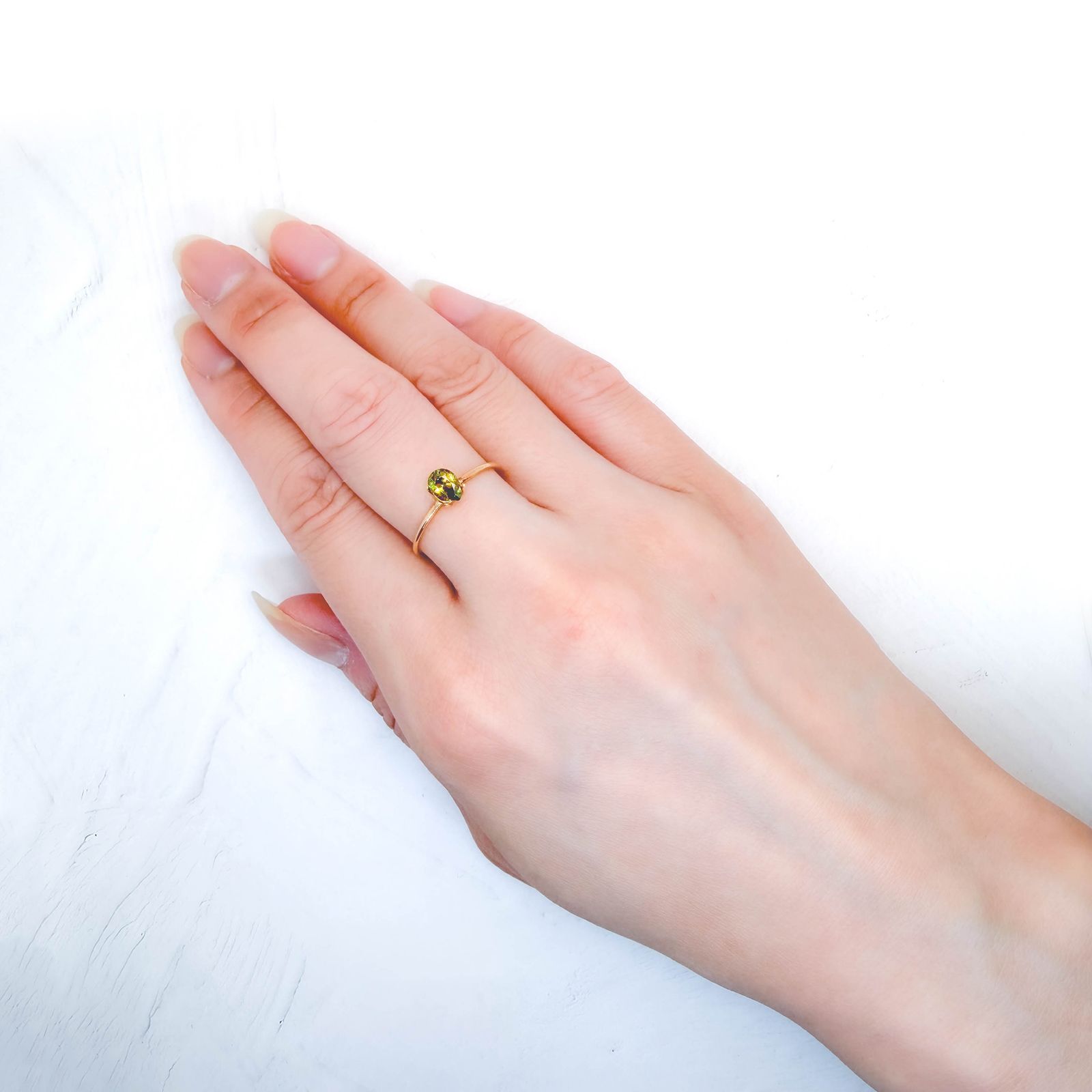 カラーチェンジスフェーン パキスタン産 0.51ct / 5.8x4.2mm前後 [260632441]