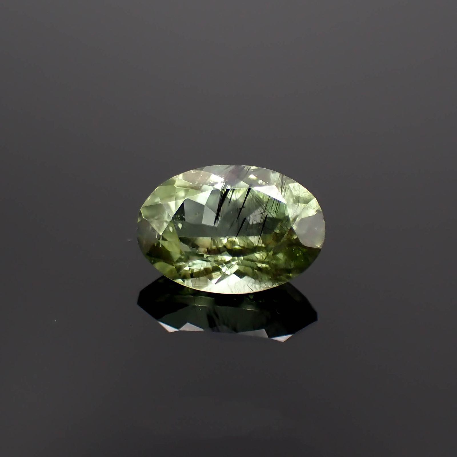 ルドウィジャイトインペリドット パキスタン産 1.66ct[221219514]8.8x6.2mm前後