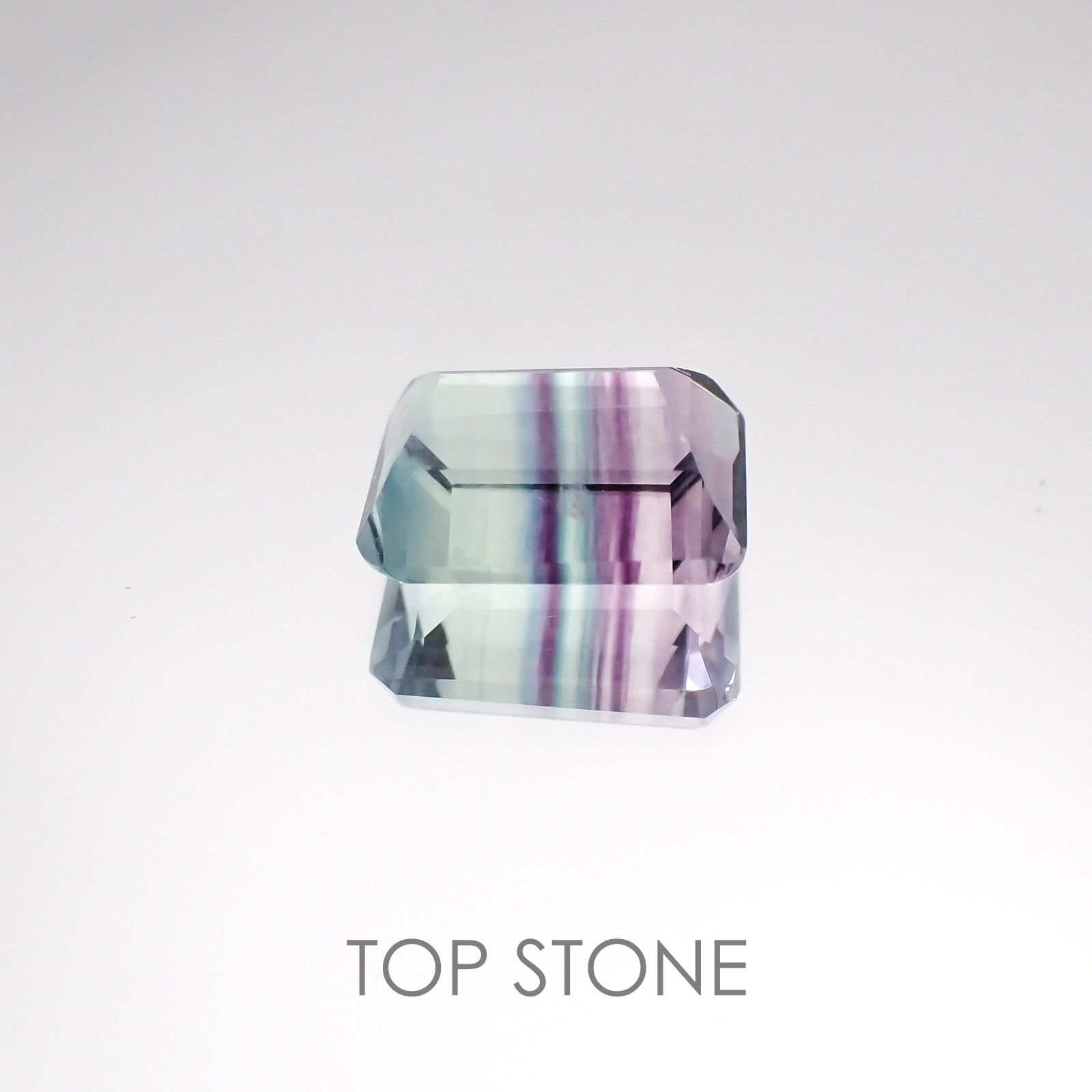 バイカラーフローライト ブラジル産 ルース 3.86ct[20128508]10.1×7.9mm前後
