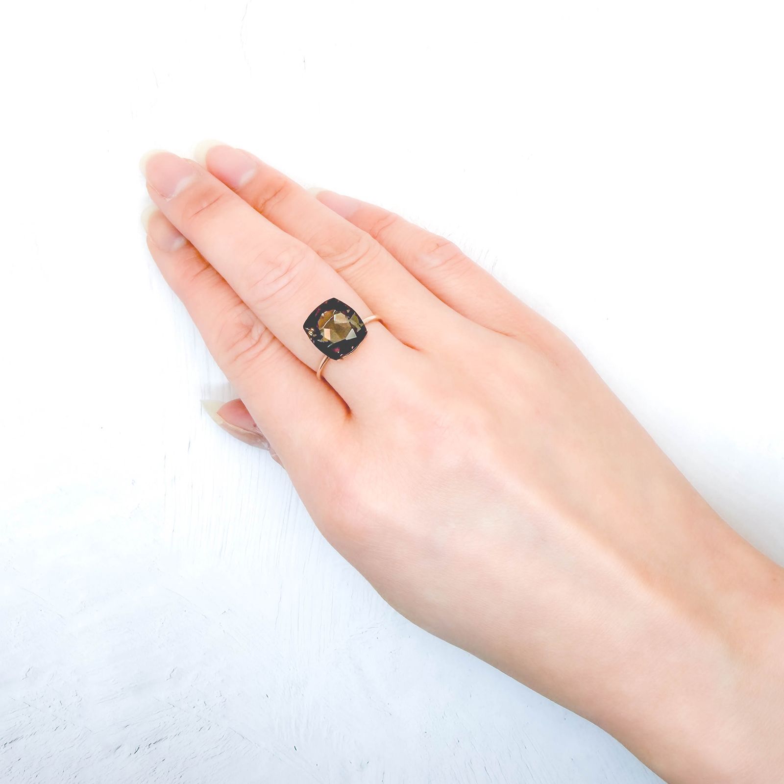 コロンビアナイト コロンビア産 4.64ct / 11.3x10.3mm前後 [260331922]