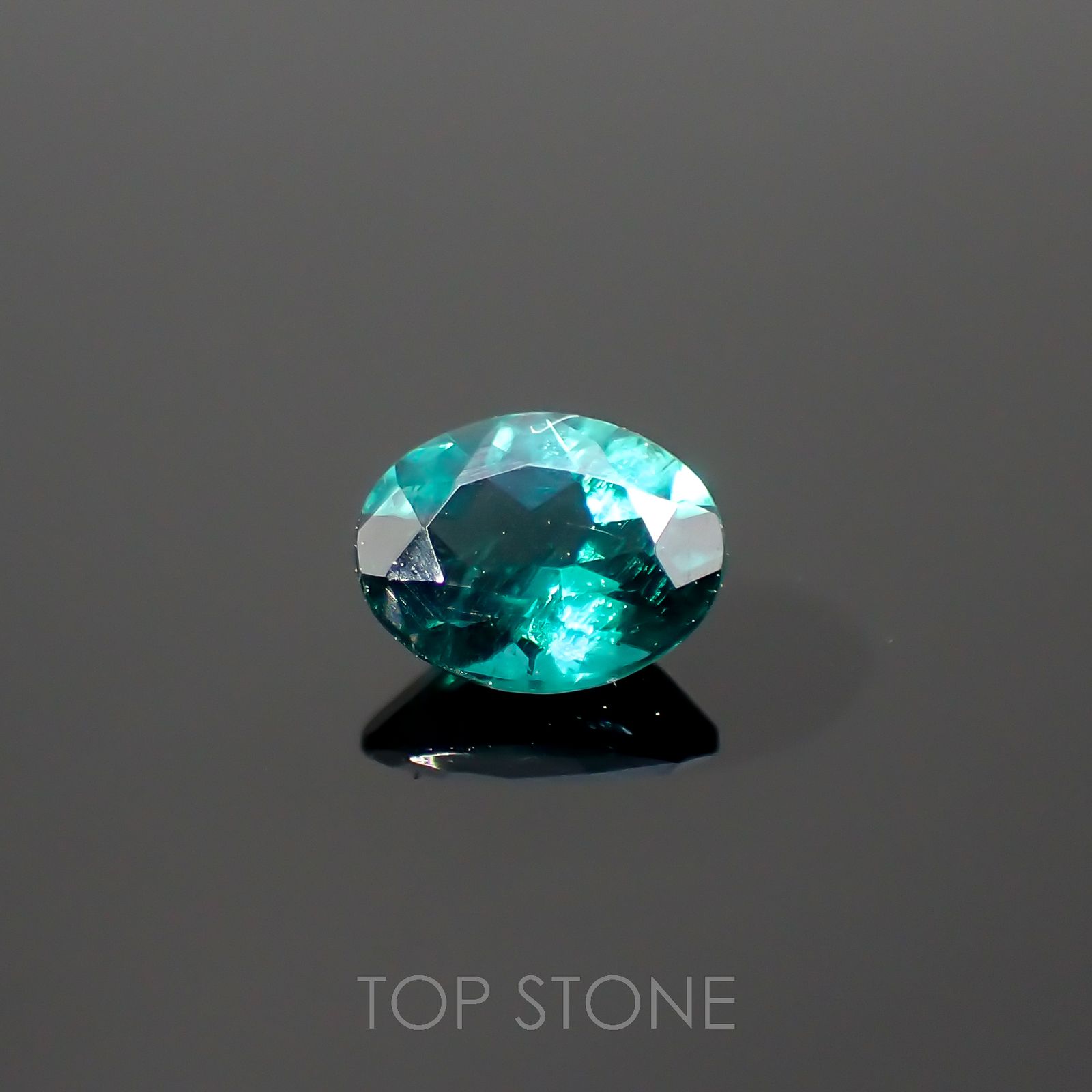 グリーンアパタイト(ノーブルモロキサイト)(宝石名アパタイト)マダガスカル産 0.29ct 識別済[220616379]4.8x3.8mm前後