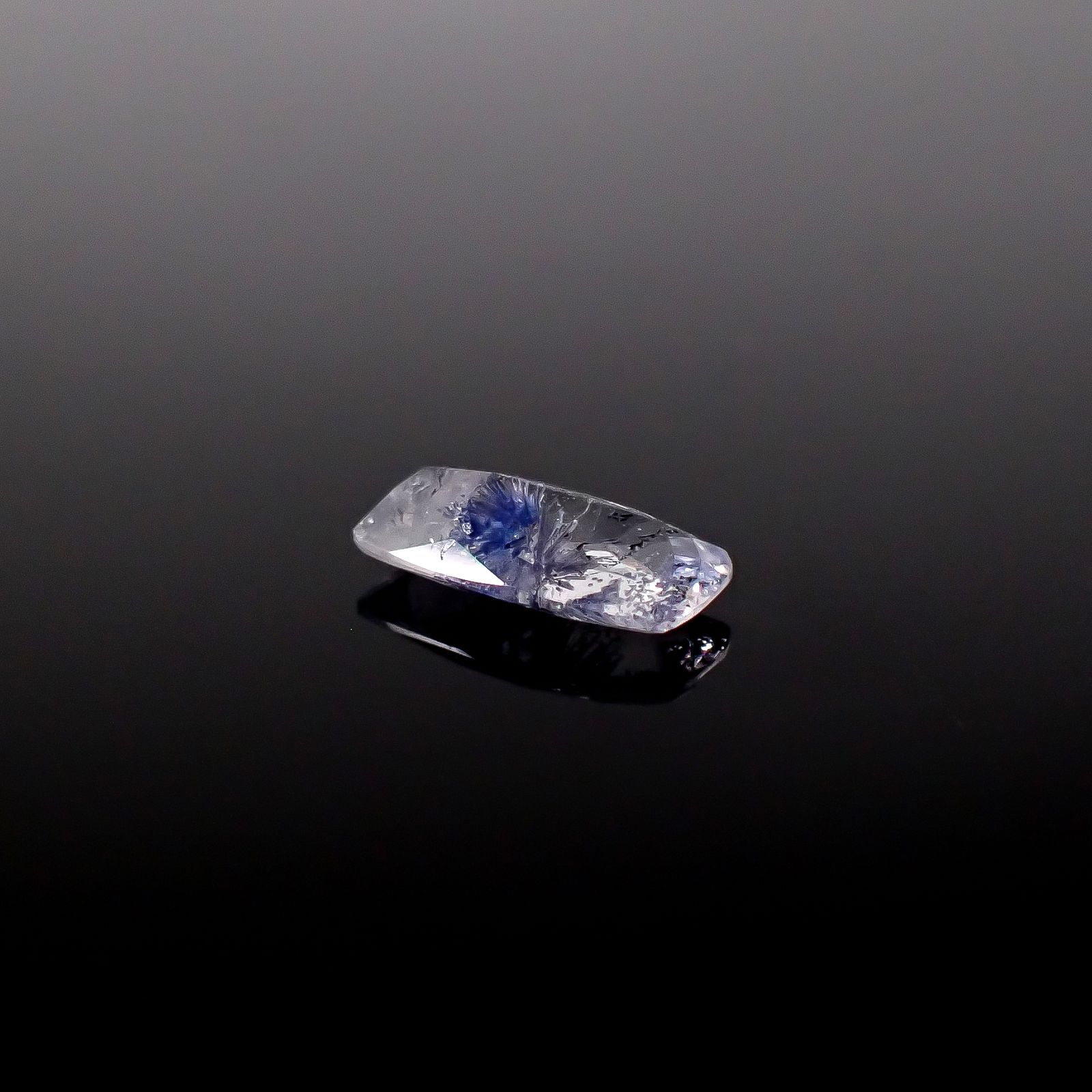 デュモルチェライトインクォーツ ブラジル産 0.95ct / 9.7x4.7mm前後 [260331845]