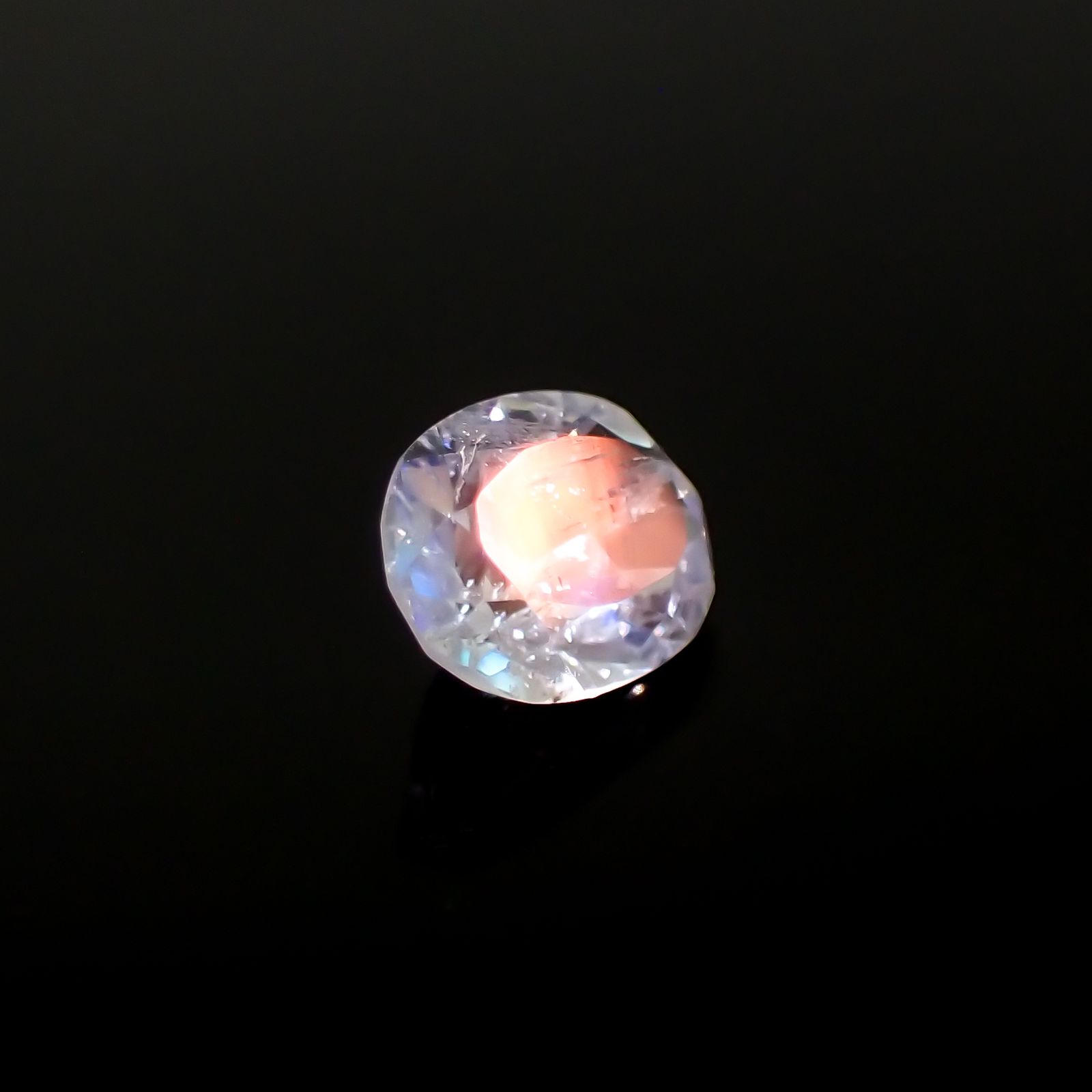 レインボームーンストーン タンザニア産 0.67ct[231023578]6.7x5.2mm前後