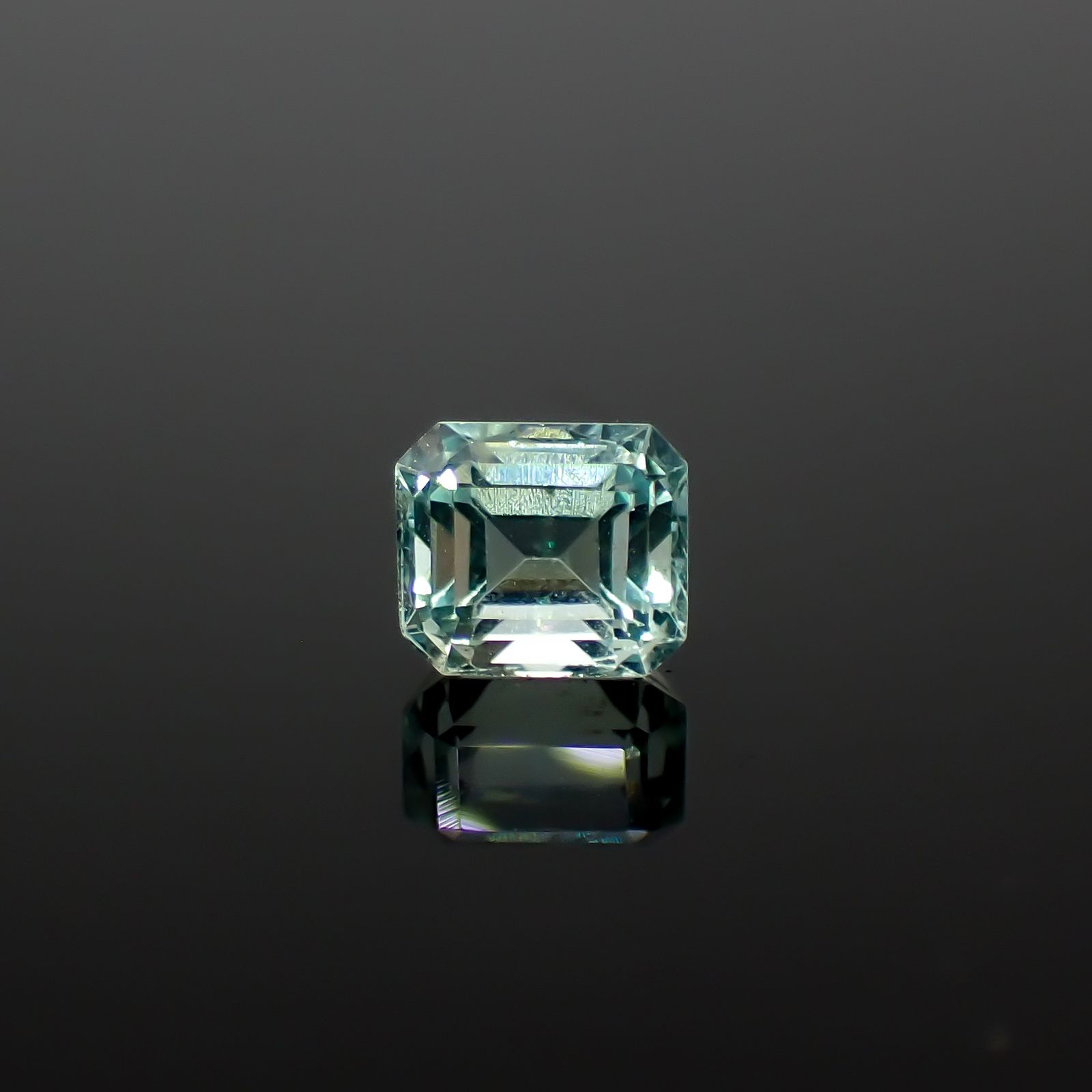 ミントベリル ブラジル産 0.67ct[240728583]5.3x4.5mm前後