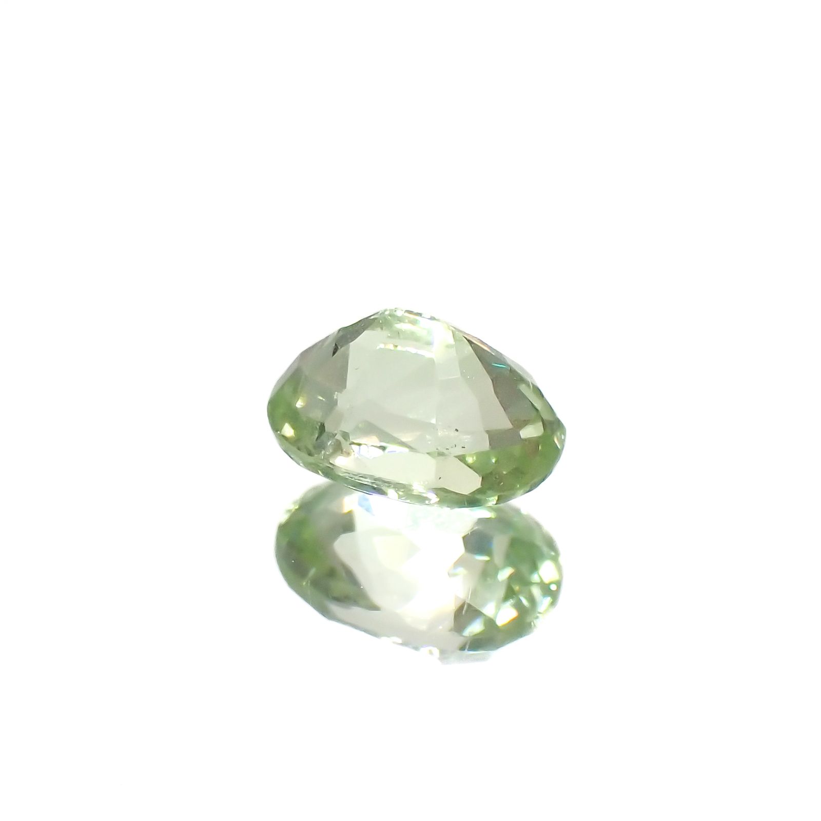 ミントガーネット(宝石名ガーネット)タンザニア産 0.66ct 識別済[230823064]5.8x4mm前後