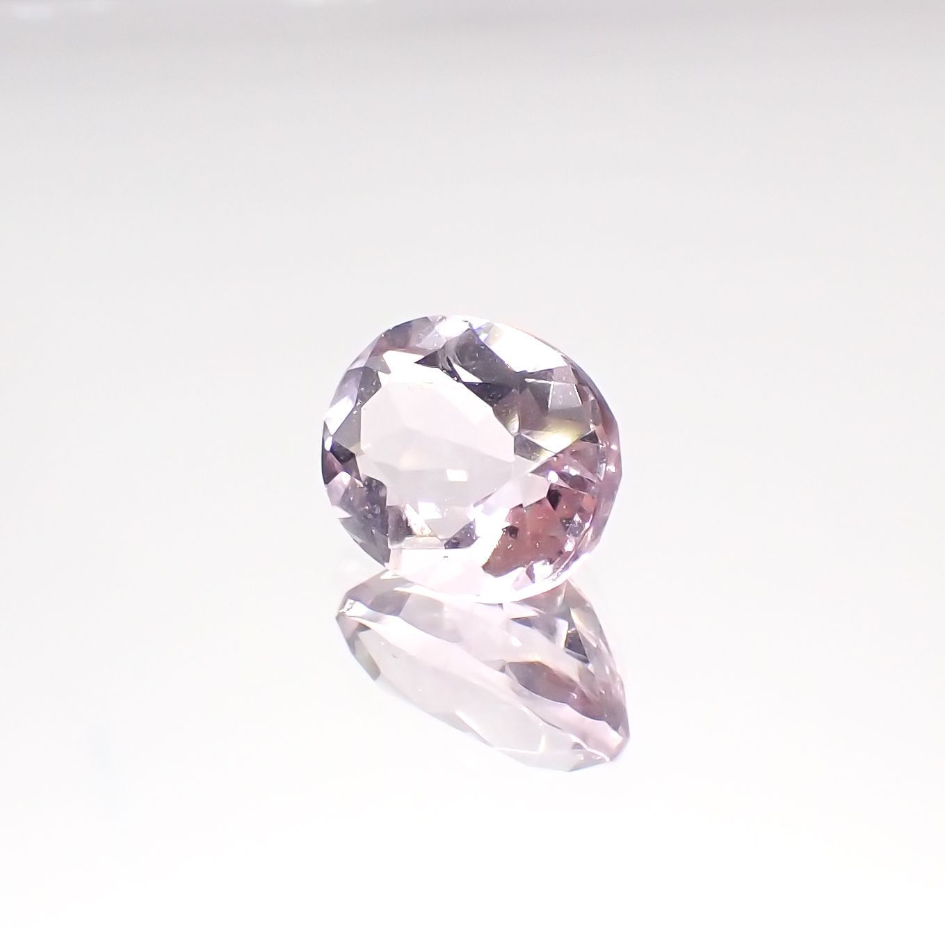 ピンクフローライト(宝石名フルオライト)ブラジル産 3.56ct 識別済[220115136]10.3x8.2mm前後