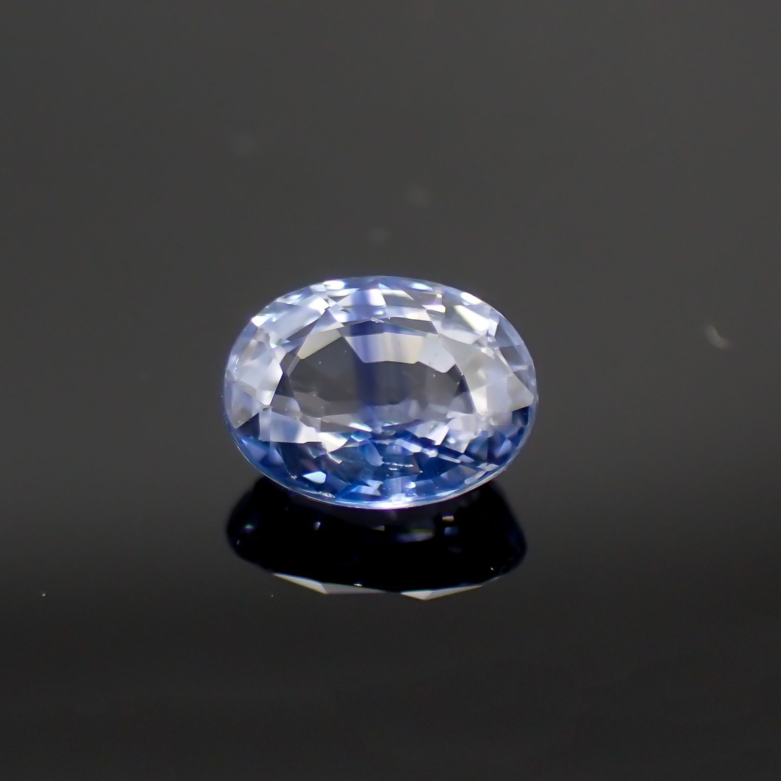 アイスブルーサファイア スリランカ・マダガスカル産 ルース 0.47ct[210611167]5×3.8mm前後