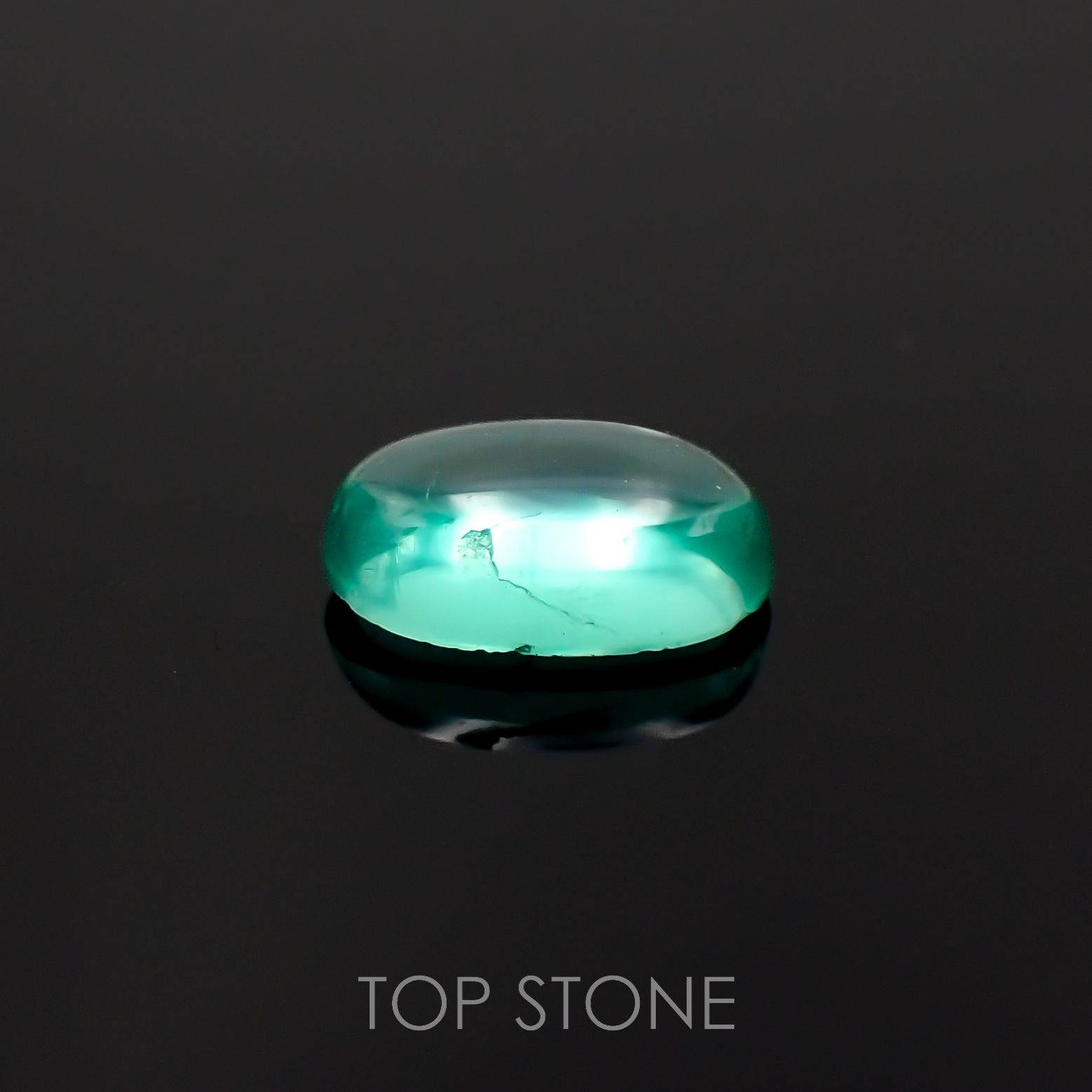 エメラルドキャッツアイ(宝石名エメラルド)コロンビア産 0.66ct 識別済[221018910]7.3x4.4mm前後