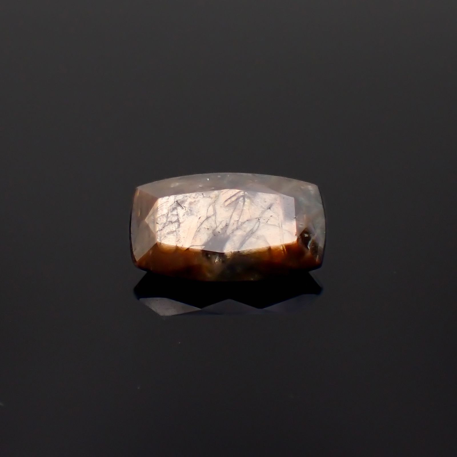ゴールドシーンサファイア非加熱 ケニア産 4.73ct[230321338]12.9x7.4mm前後