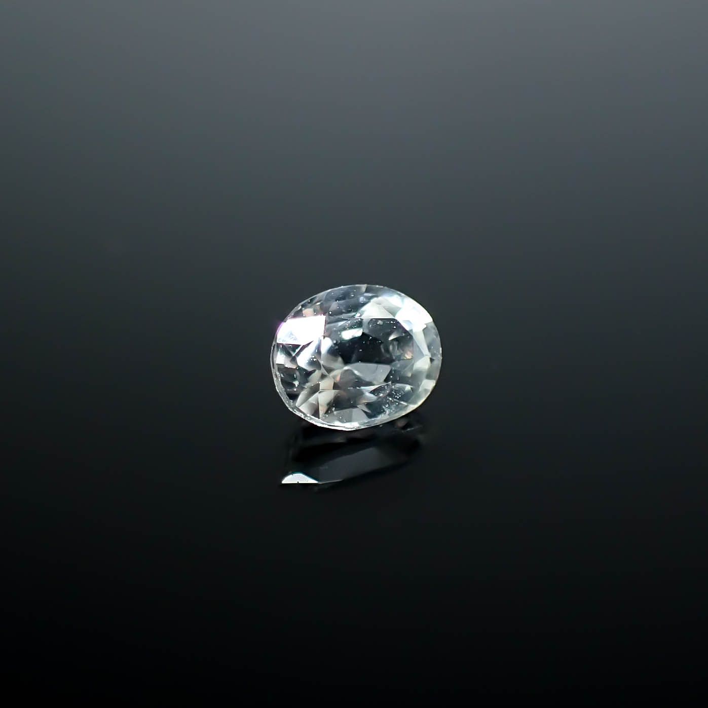 フォルステライト(宝石名フォルステライト)ビルマ産 0.22ct 識別済[250730782]4.2x3.3mm前後