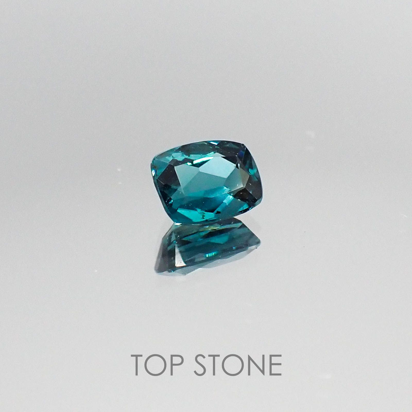 ブルートルマリン ブラジル産 ルース 0.69ct[20073874]6.3×4.9mm前後