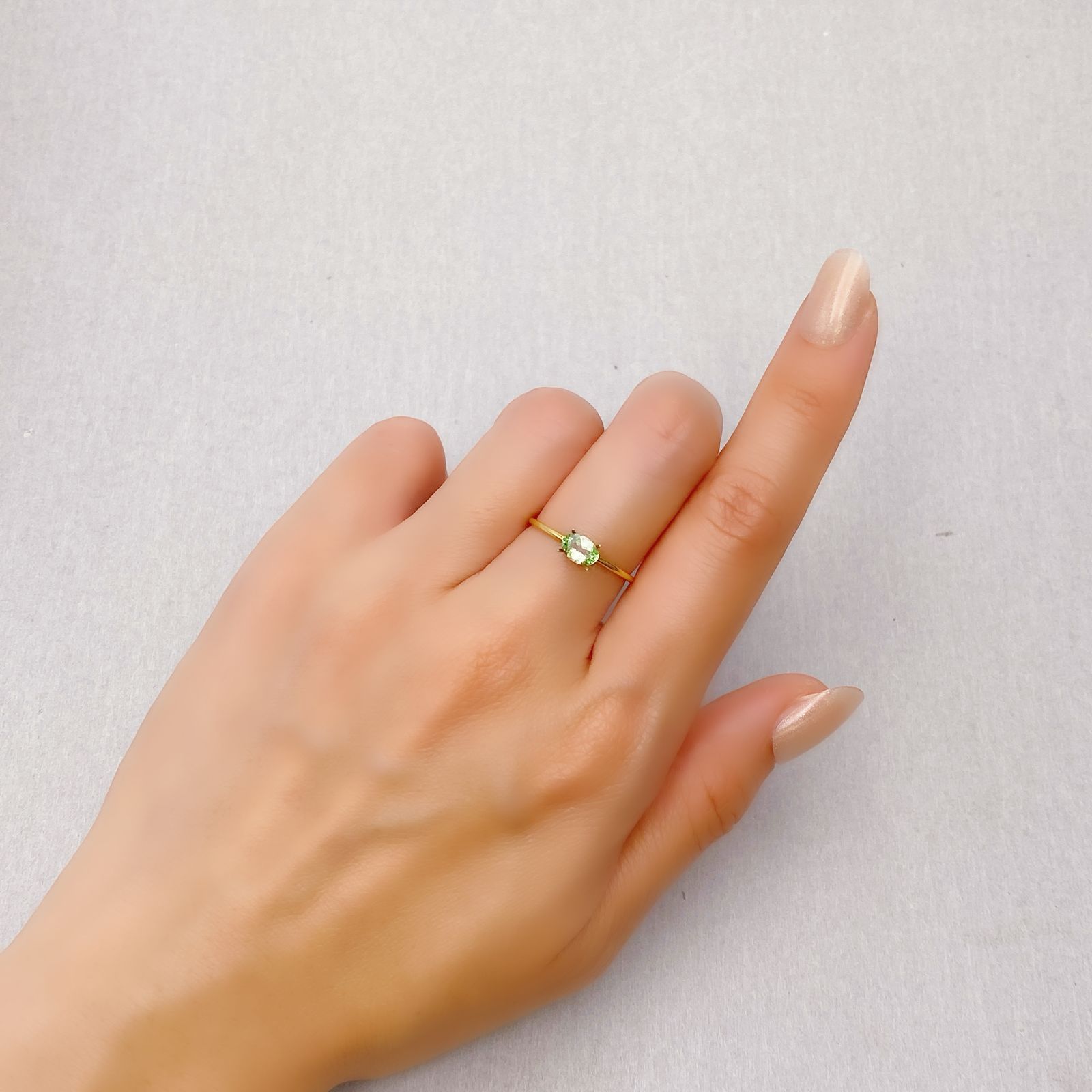 ミントガーネット(宝石名ガーネット)タンザニア産 0.48ct 識別済[241229613]5.9x4mm前後