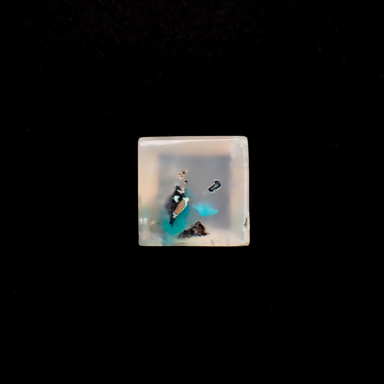 コッパークリソコラインカルセドニー インドネシア産 3.58ct / 9.2x9.2mm前後 [260932794]