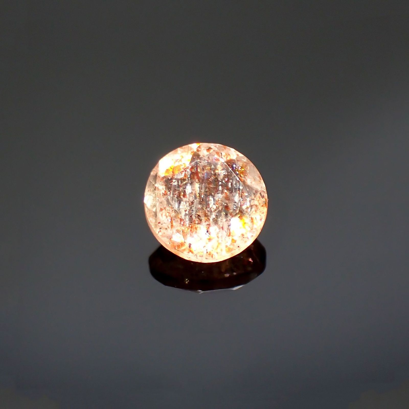 イリュージョンサンストーン インド産 1.78ct / 8.1x8.1mm前後 [260214213]