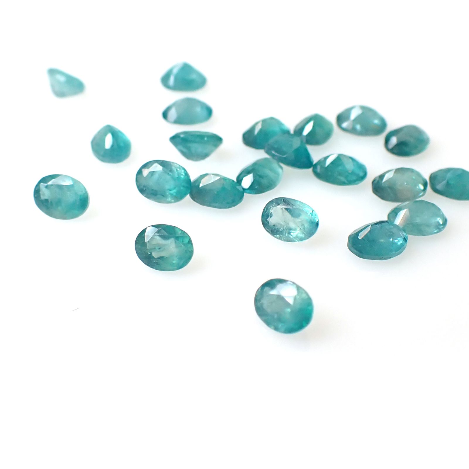 <ランダムセレクト1個販売>グランディディエライト マダガスカル産 約0.16ct [250129740-PAC]3x4mm前後