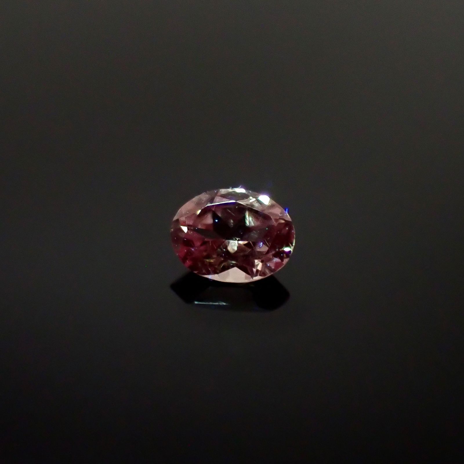 ドラゴンガーネット タンザニア産 0.20ct [250330041]4.1x3.1mm前後