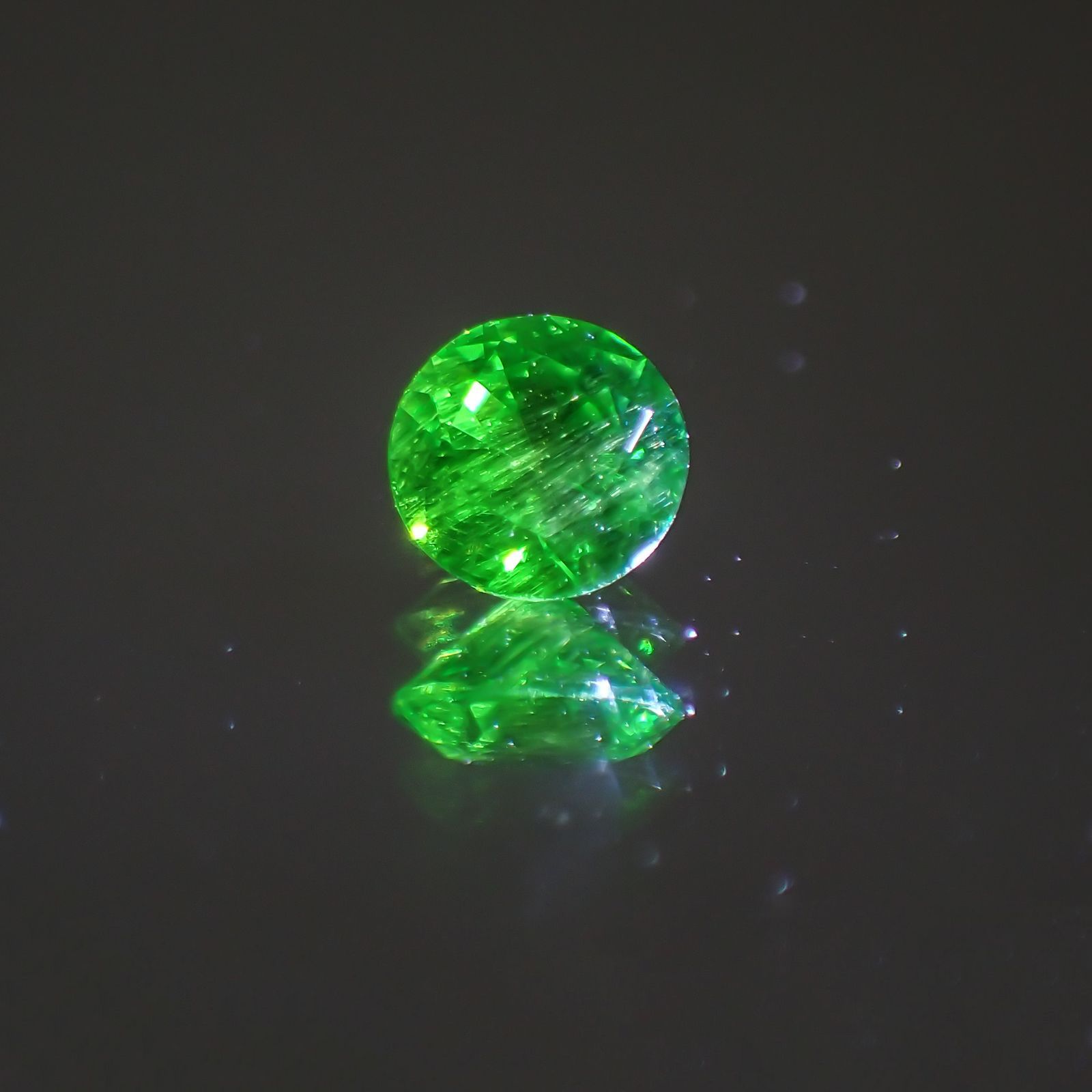 デマントイドガーネット(宝石名デマントイド・ガーネット)  ロシア産 0.144ct ソ付(彩珠)[210410507]3.1×3.1mm前後