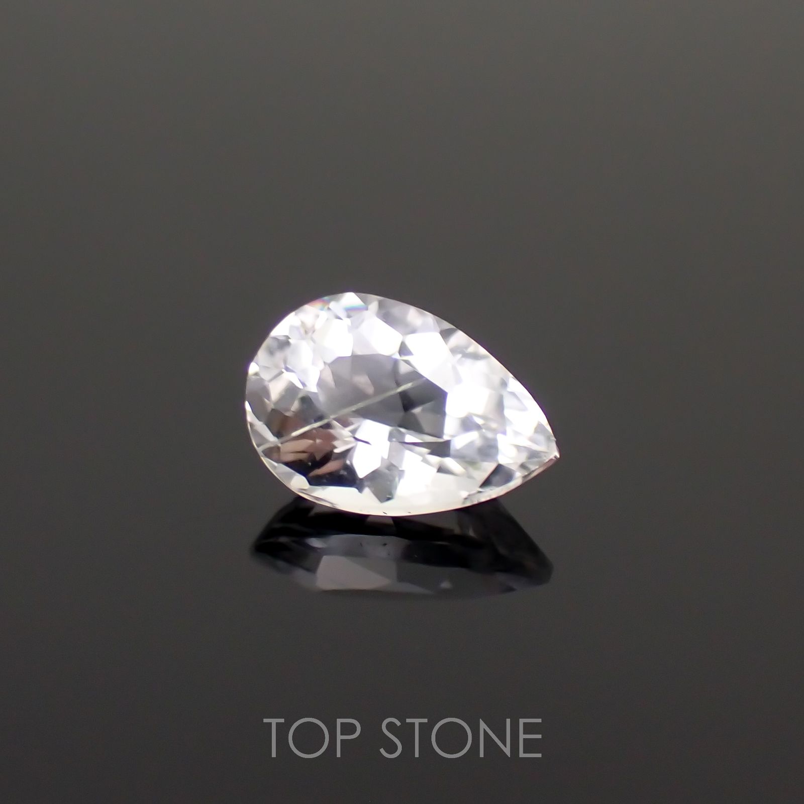 フェナカイト(宝石名フェナカイト)マダガスカル産 0.74ct 識別済[221018412]7.4x5mm前後