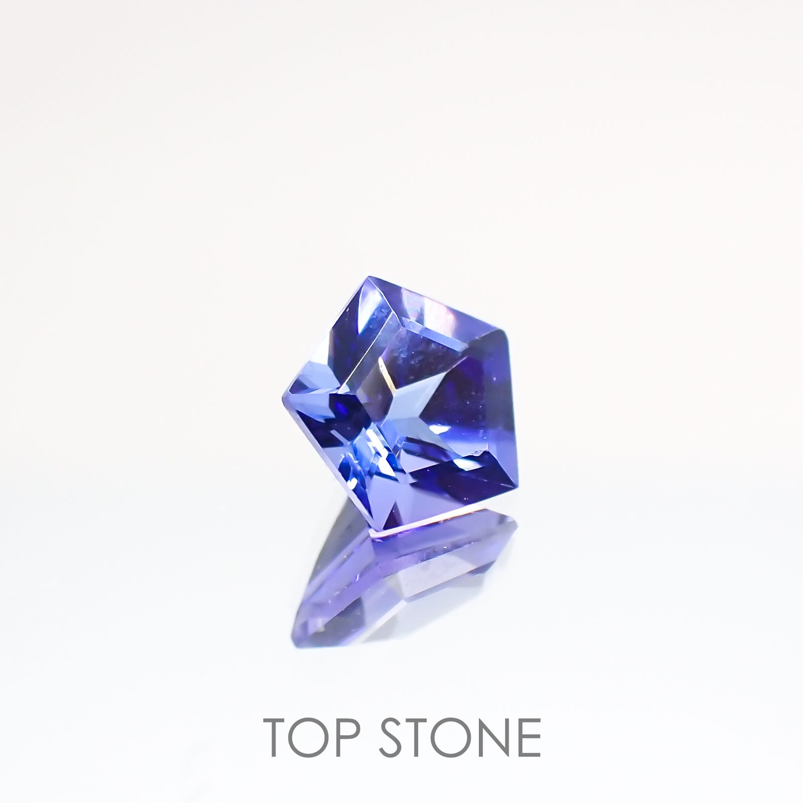 ◇ペンタゴンカット◇タンザナイトSA(宝石名タンザナイト) タンザニア産 0.45ct 識別済[210610995]5×5.2mm前後