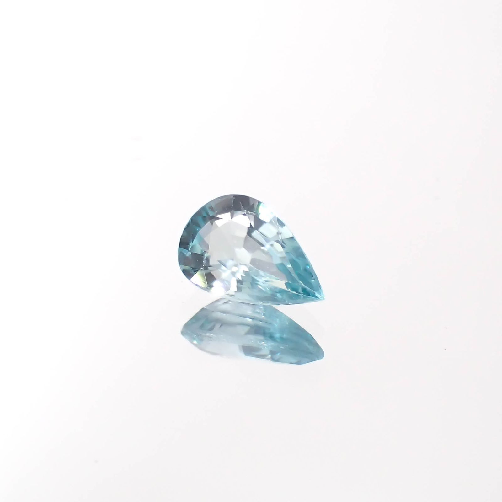 グランディディエライト(宝石名グランディディエライト)マダガスカル産 0.34ct 識別済[230622405]6.2x3.9mm前後
