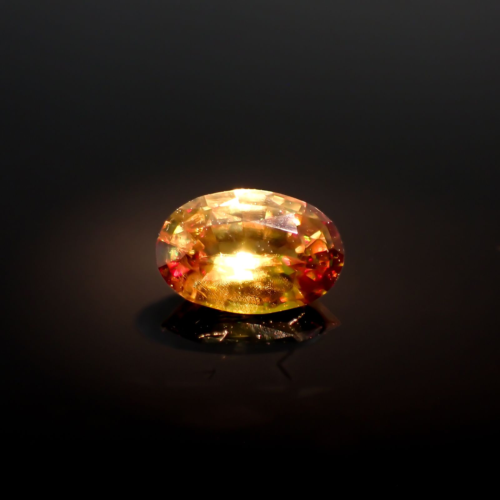 カラーチェンジスフェーン(宝石名スフェーン)パキスタン産 0.73ct 識別済[230722826]7.2x4.9mm前後