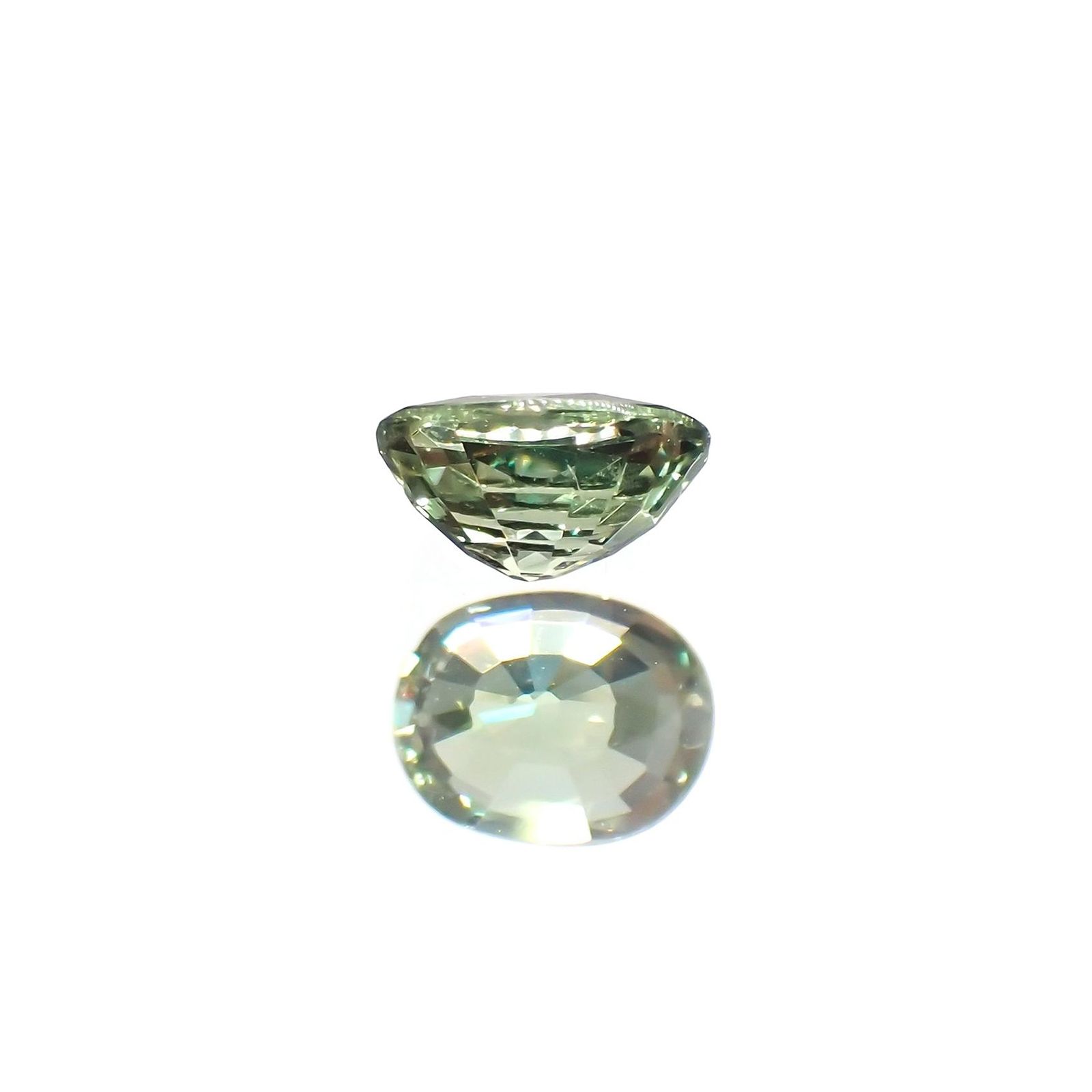 グリーンクリソベリル(宝石名クリソベリル)スリランカ/マダガスカル産 識別済 0.33ct / 4.5x3.4mm前後 [260514476]
