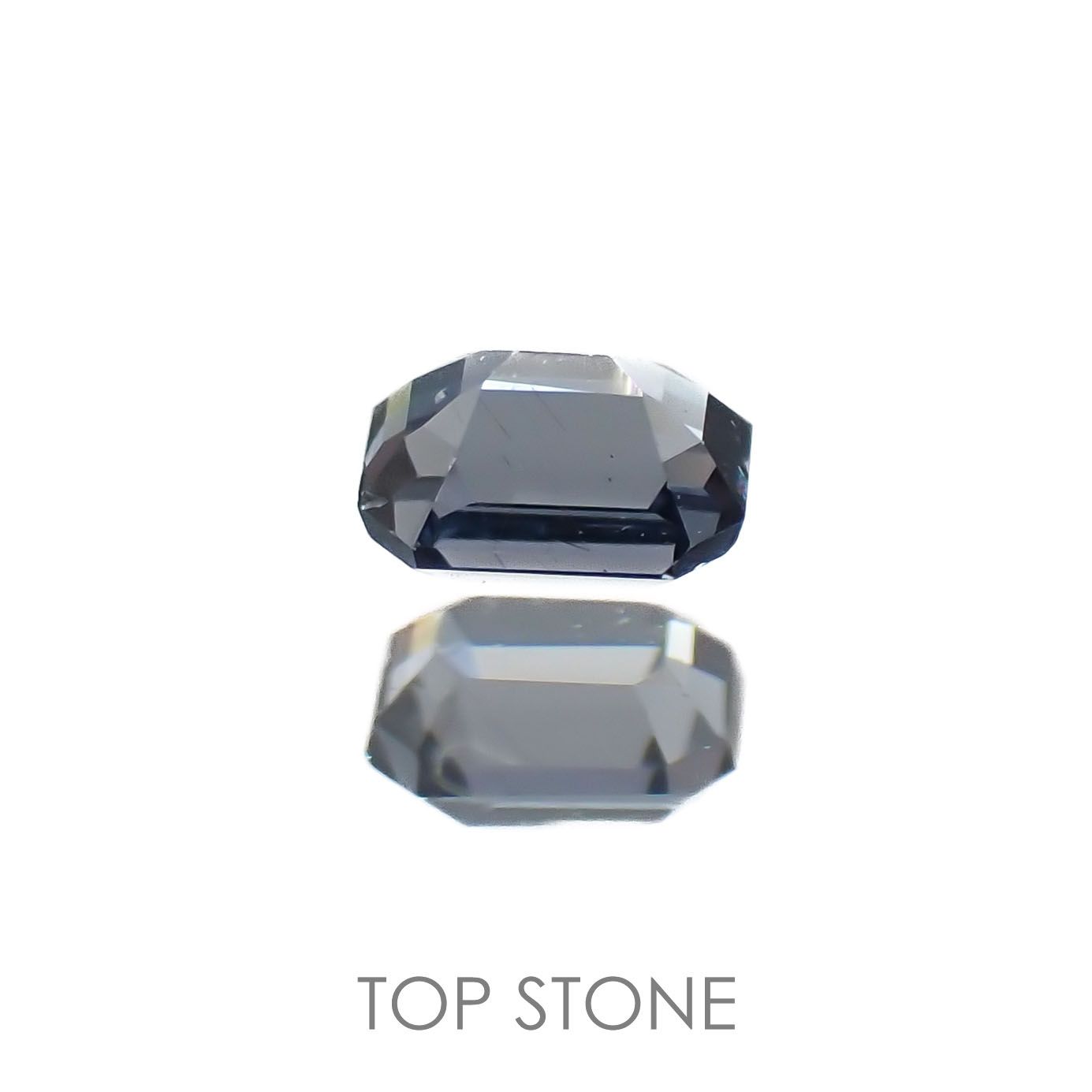 カラーチェンジガーネット アレキタイプ(宝石名ガーネット)マダガスカル・ベキリー産 0.12ct 識別済[220716943]2.9x2.2mm前後