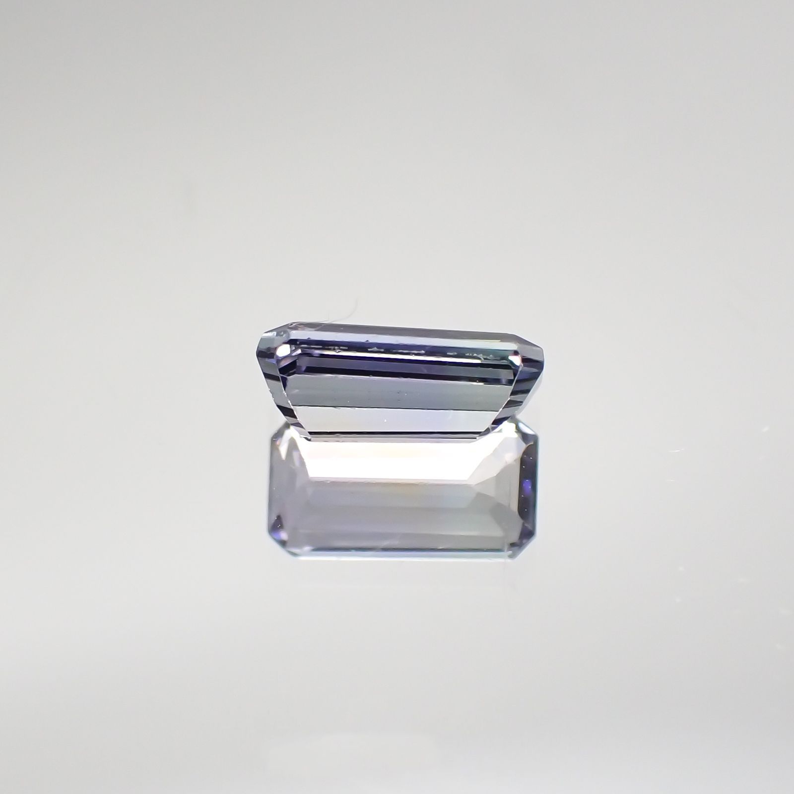 バイカラータンザナイト(宝石名バイカラー・ゾイサイト) タンザニア産 0.487ct ソ付(彩珠)[210711583]6.2×3.2mm前後