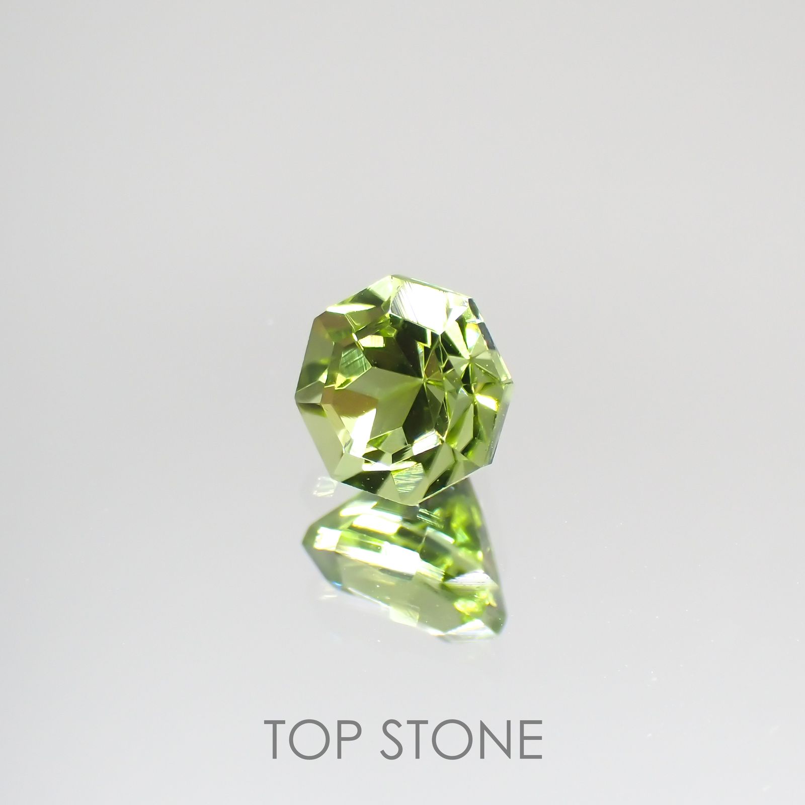 ◇オクタゴンカット◇ペリドット(宝石名ペリドット) パキスタン産 0.80ct 識別済[210913111]5×5mm前後
