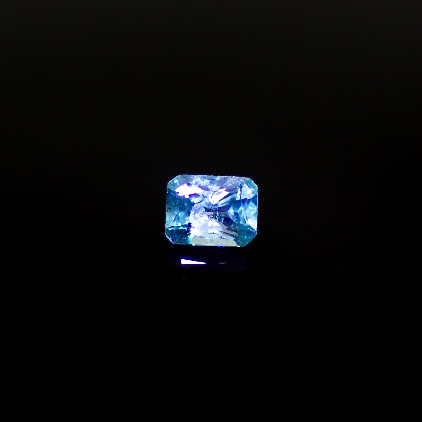ブルーコーネルピン(宝石名ブルー・コーネルピン)タンザニア産 0.27ct 識別済[240527690]4.1x3.2mm前後