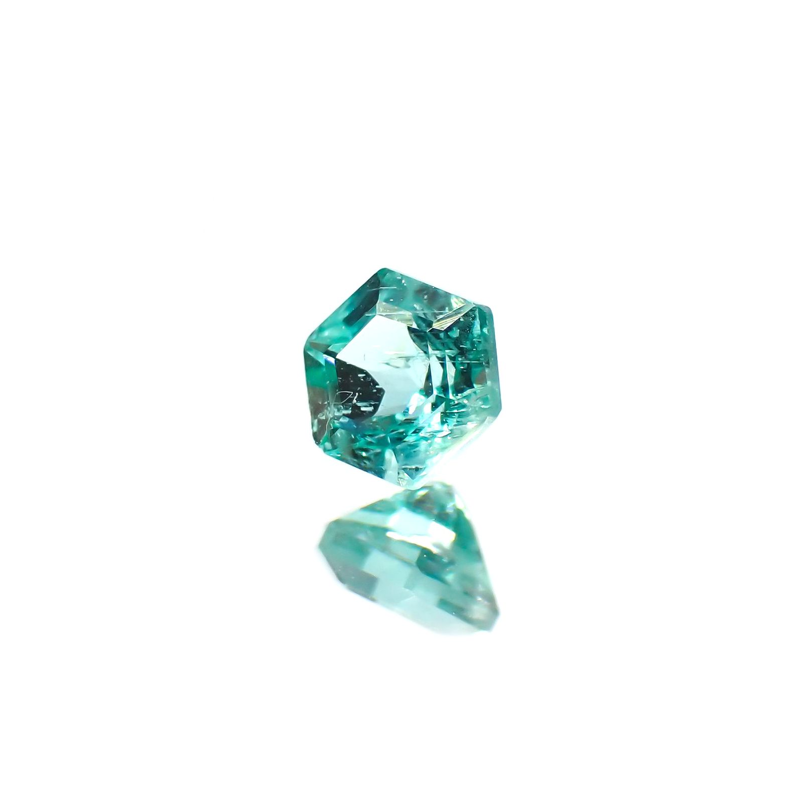 ◇ヘキサゴンカット◇エメラルド(宝石名エメラルド)ザンビア産 0.21ct 識別済[220115191]3.6x3.5mm前後