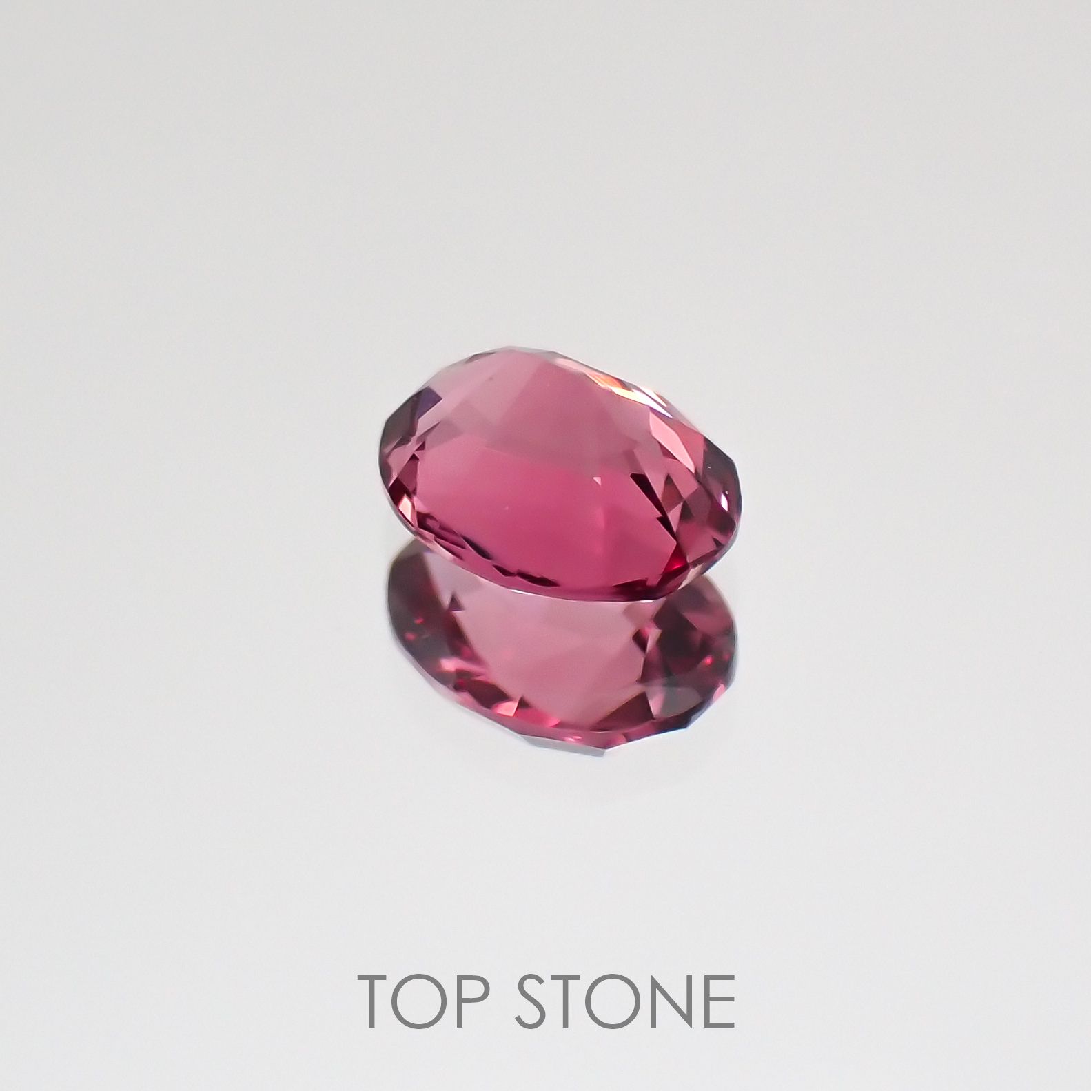 ホットピンクスピネル(宝石名ピンク・スピネル) タンザニア産 0.27ct 識別済[210510851]4.3×3.4mm前後