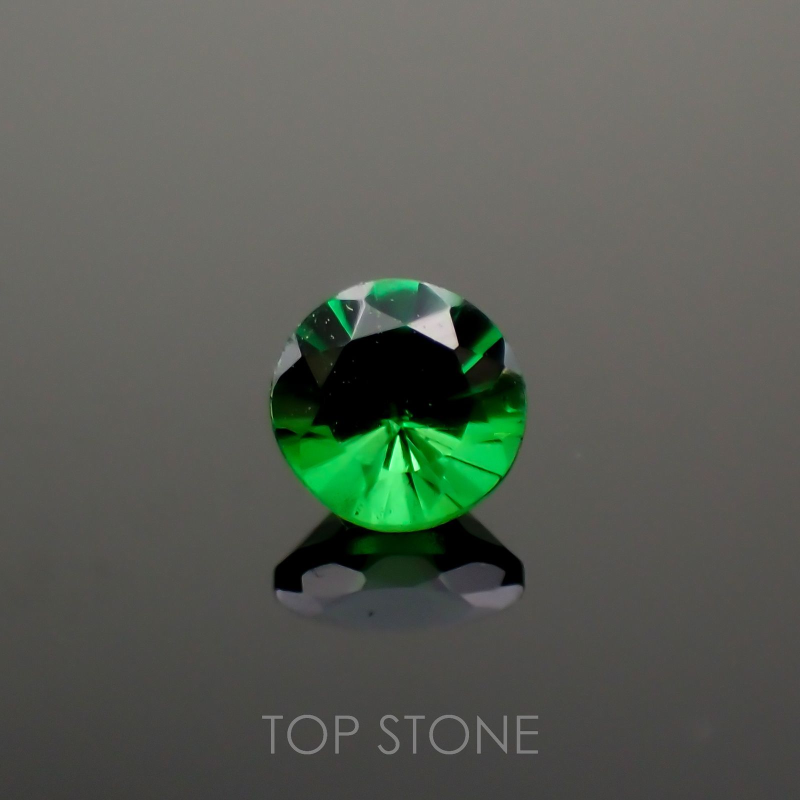 ツァボライト(宝石名ガーネット)タンザニア産 0.14ct 識別済[221018719]3.2x3.1mm前後