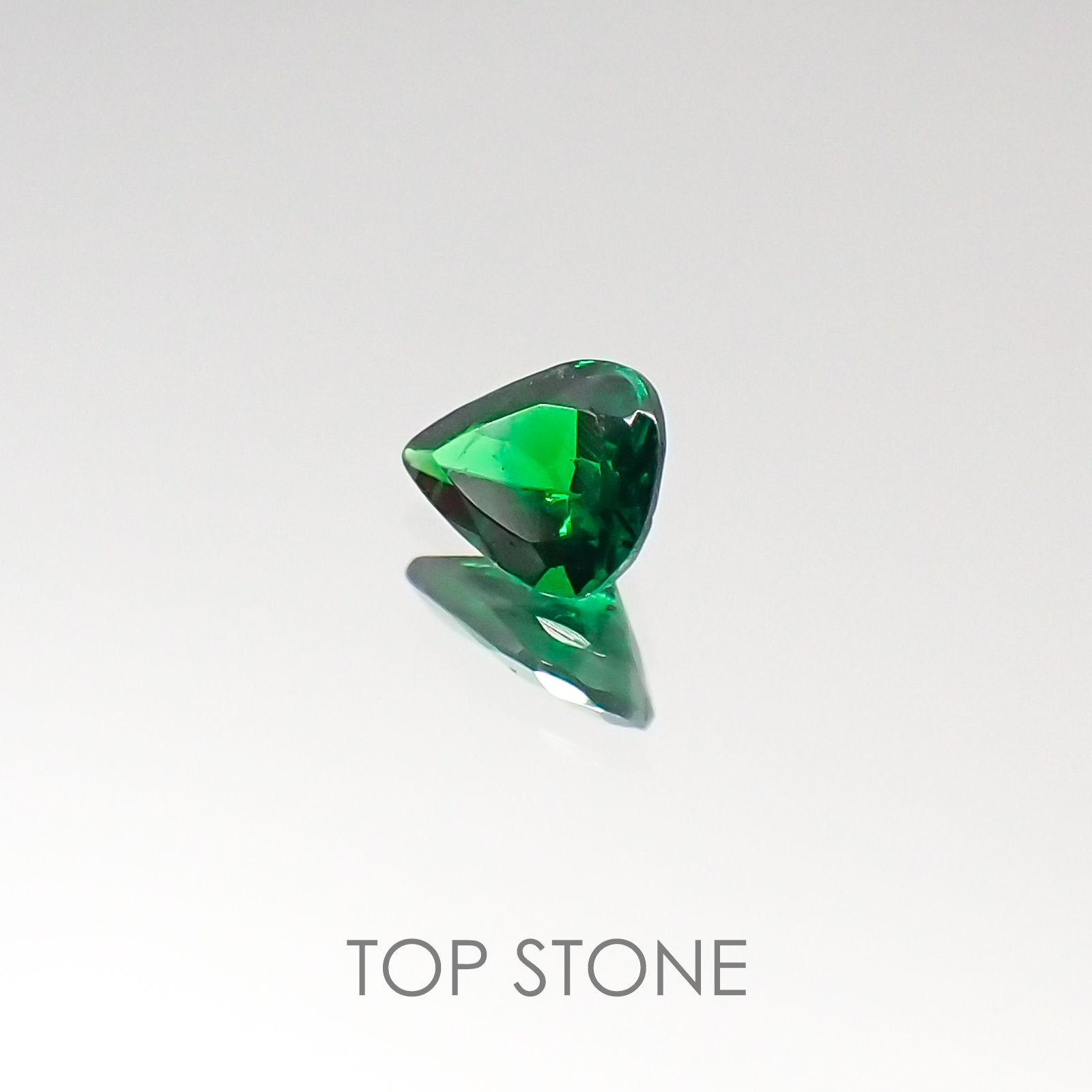 ツァボライト タンザニア産 ルース 0.2ct[20095717]4.5×3.5mm前後